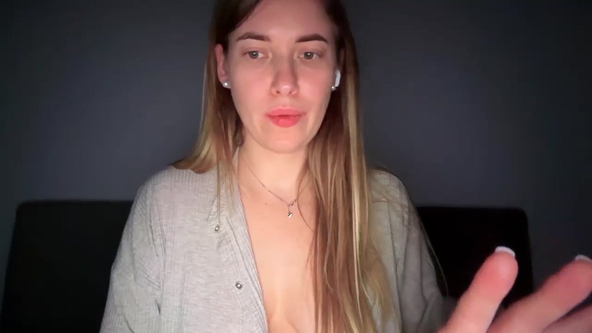 Gallery image thumbnail from SkySunFlower's myfreecams stream on, 05/31/2025, 09:19 image 7 of 20