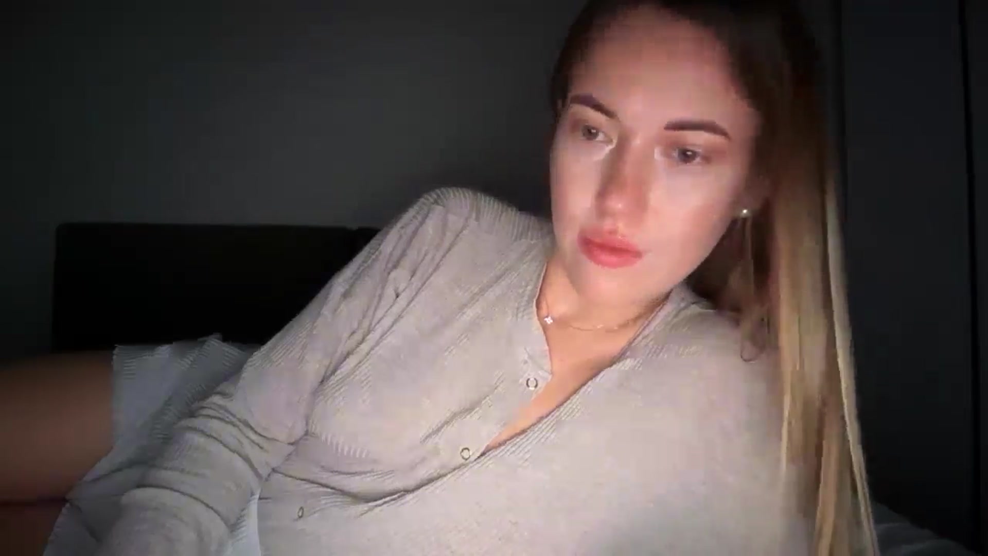 Gallery image thumbnail from SkySunFlower's myfreecams stream on, 05/31/2025, 10:42 image 20 of 20