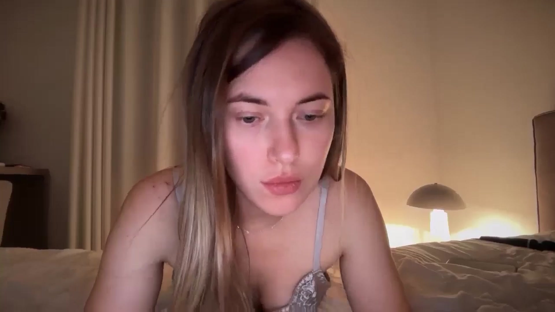 Gallery image thumbnail from SkySunFlower's myfreecams stream on, 06/04/2025, 01:46 image 14 of 20