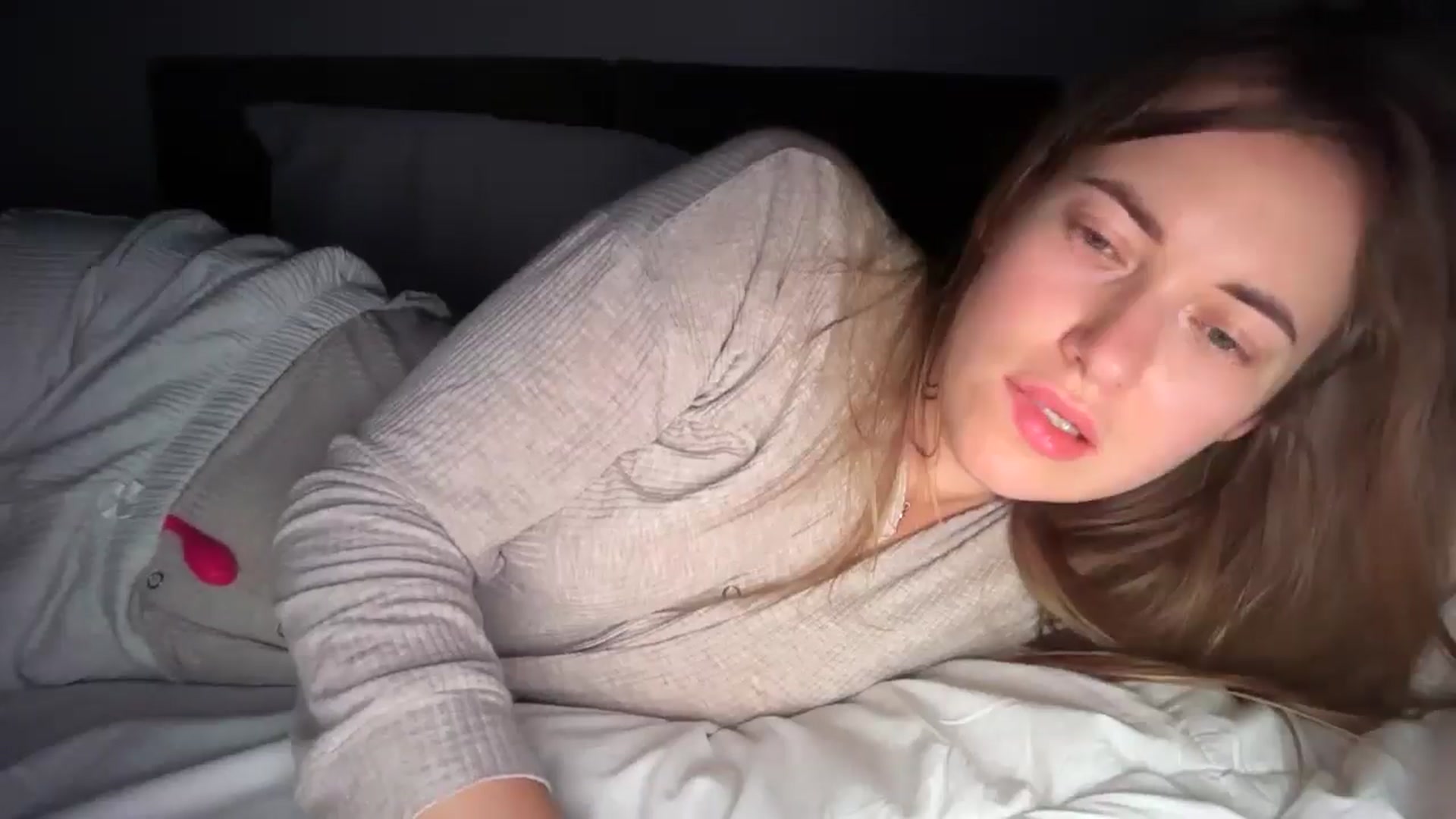 Gallery image thumbnail from SkySunFlower's myfreecams stream on, 06/04/2025, 03:21 image 6 of 20