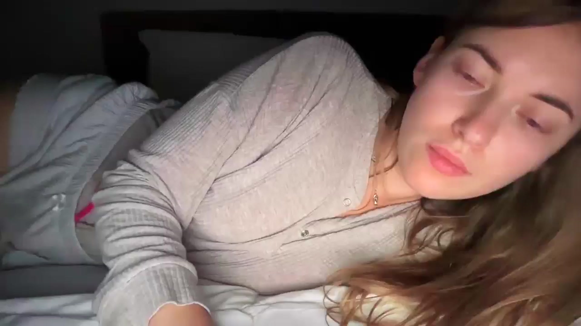 Gallery image thumbnail from SkySunFlower's myfreecams stream on, 06/04/2025, 06:03 image 1 of 20