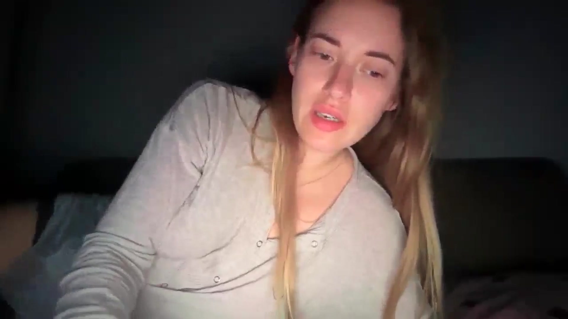 Gallery image thumbnail from SkySunFlower's myfreecams stream on, 06/11/2025, 02:11 image 5 of 20
