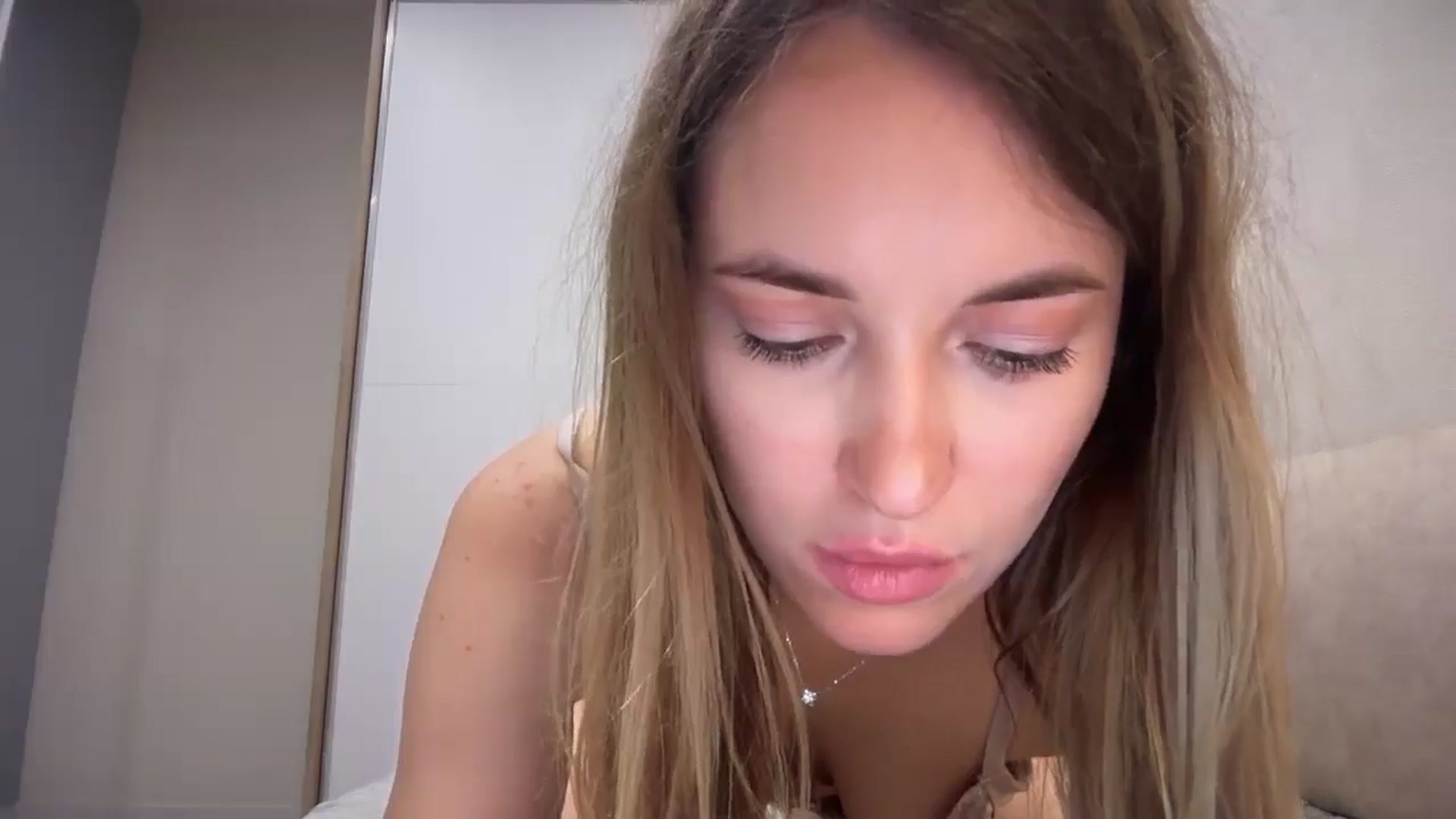 Gallery image thumbnail from SkySunFlower's myfreecams stream on, 06/13/2025, 18:08 image 2 of 20