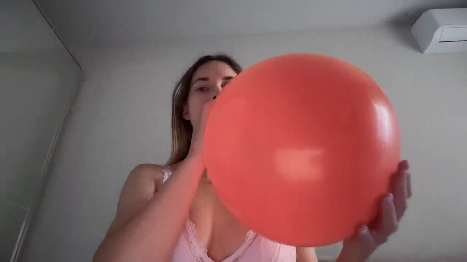 Gallery image thumbnail from SkySunFlower's myfreecams stream on, 06/16/2025, 13:15 image 7 of 20