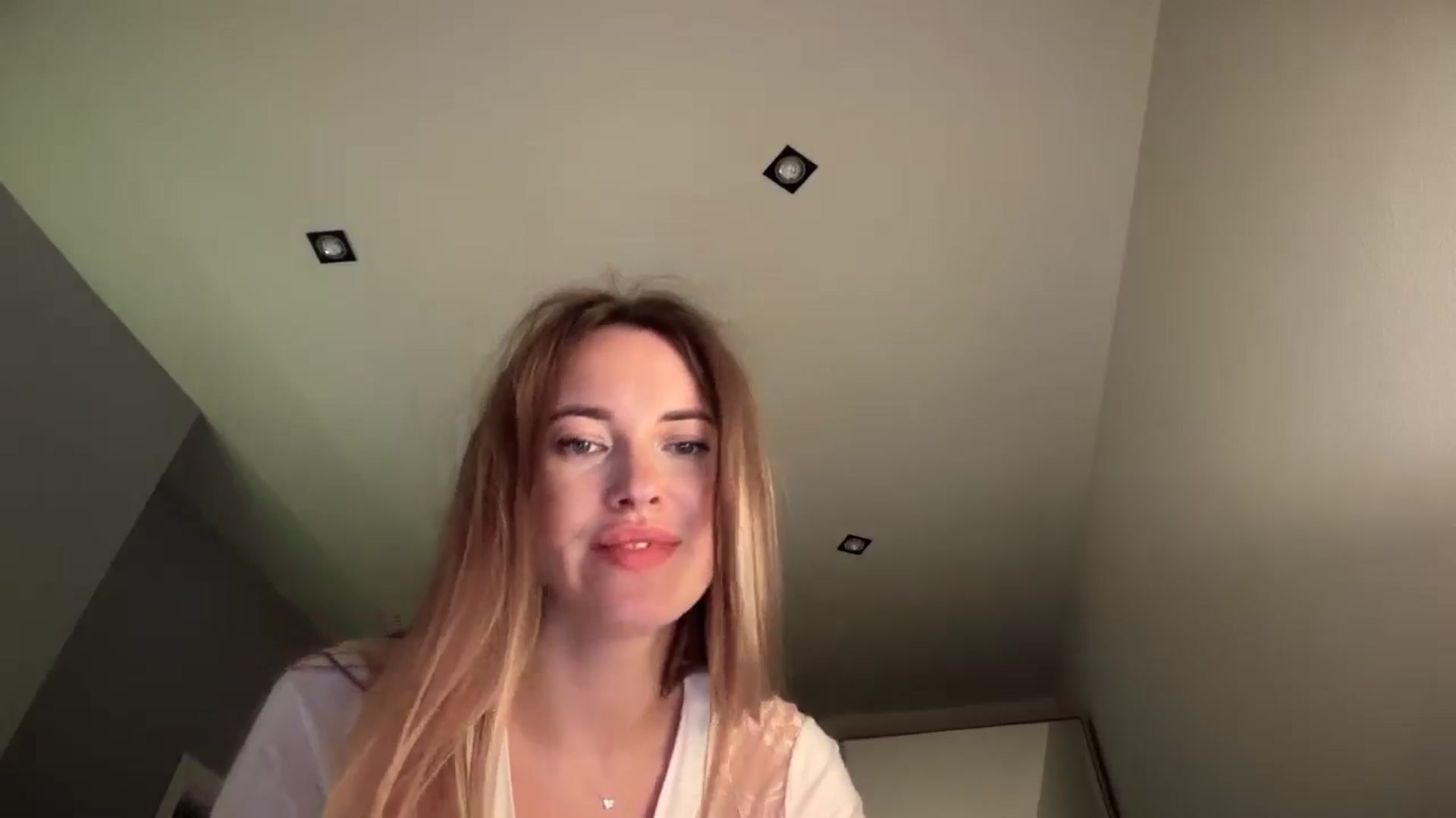 Gallery image thumbnail from SkySunFlower's myfreecams stream on, 06/19/2025, 03:16 image 10 of 20