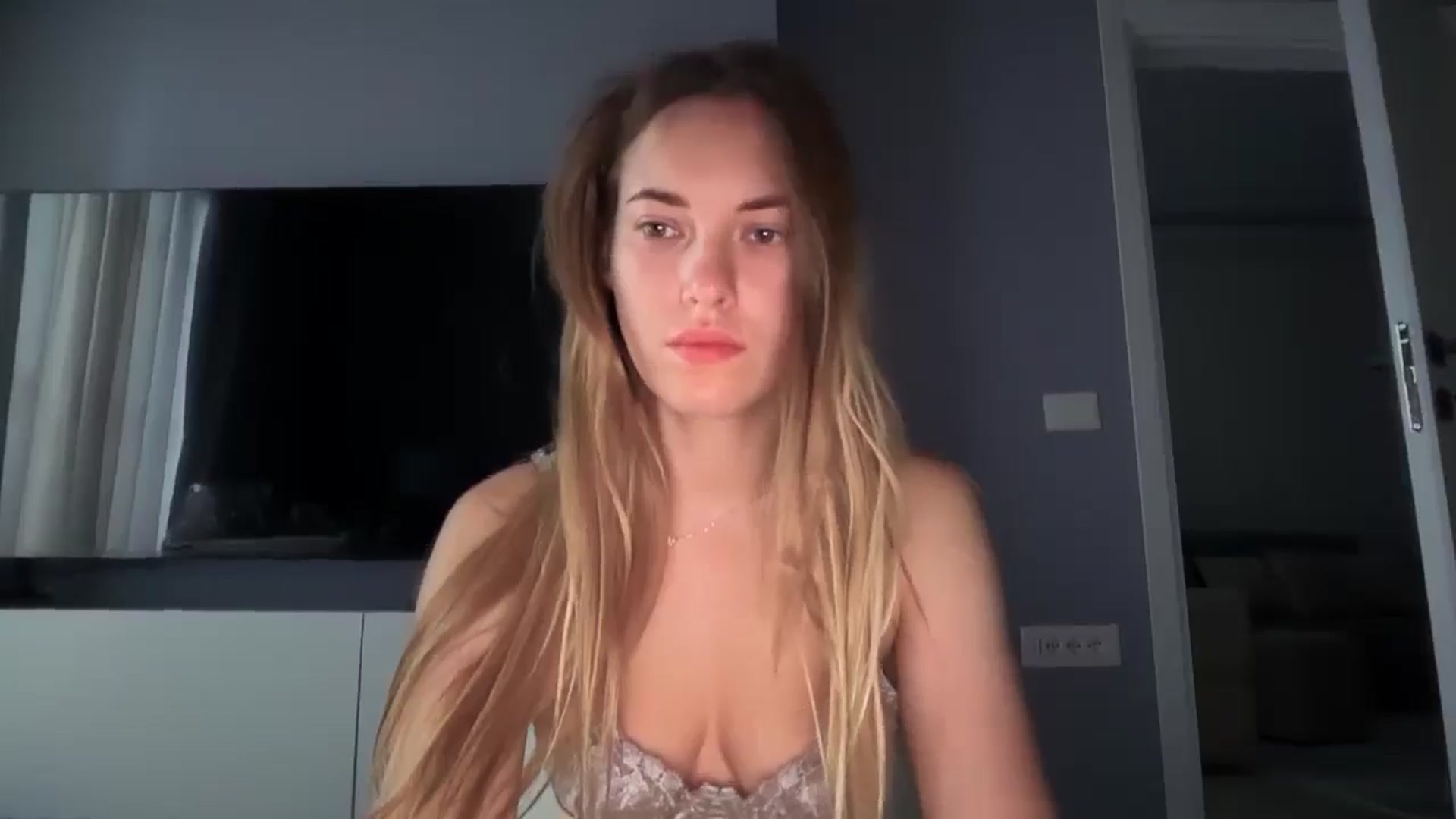 Gallery image thumbnail from SkySunFlower's myfreecams stream on, 06/20/2025, 15:59 image 5 of 20
