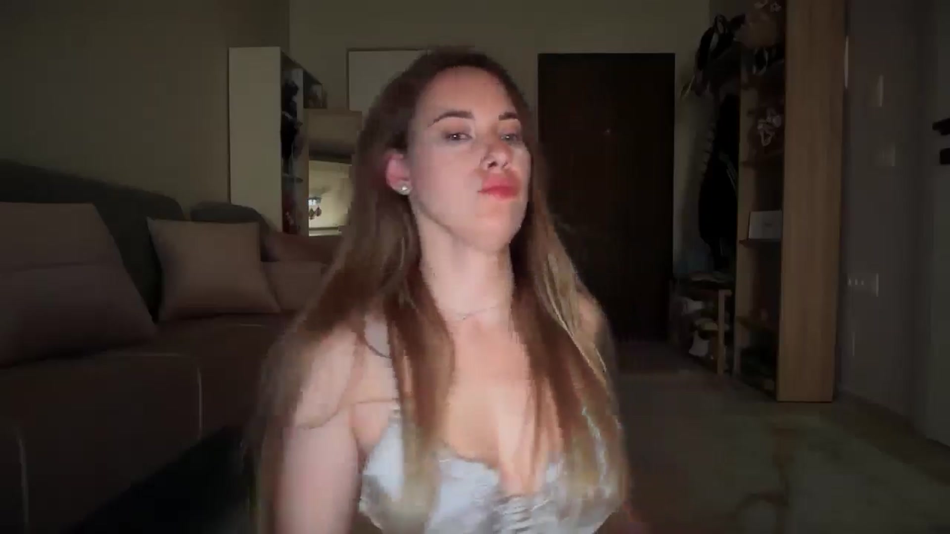 Gallery image thumbnail from SkySunFlower's myfreecams stream on, 06/21/2025, 03:59 image 16 of 20