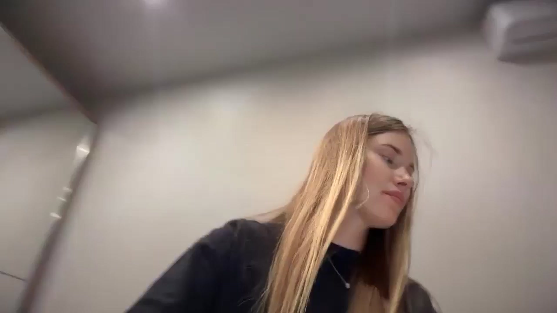 Gallery image thumbnail from SkySunFlower's myfreecams stream on, 06/22/2025, 24:04 image 1 of 20