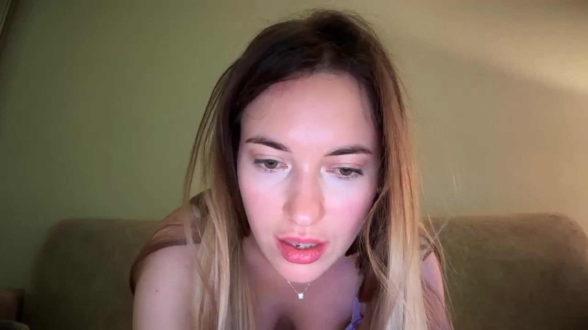 Gallery image thumbnail from SkySunFlower's myfreecams stream on, 06/23/2025, 24:19 image 17 of 20