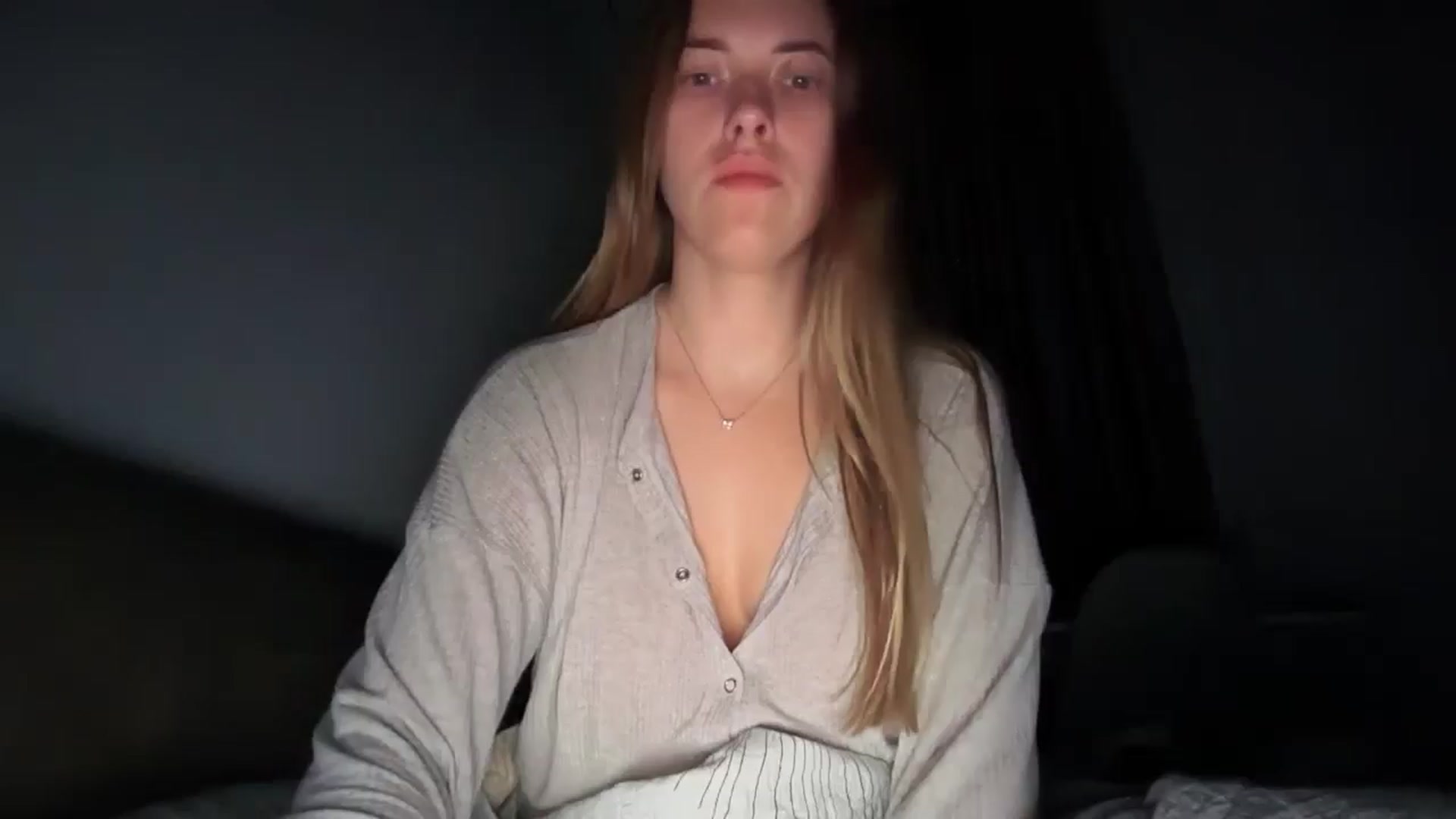 Gallery image thumbnail from SkySunFlower's myfreecams stream on, 06/23/2025, 02:55 image 1 of 20