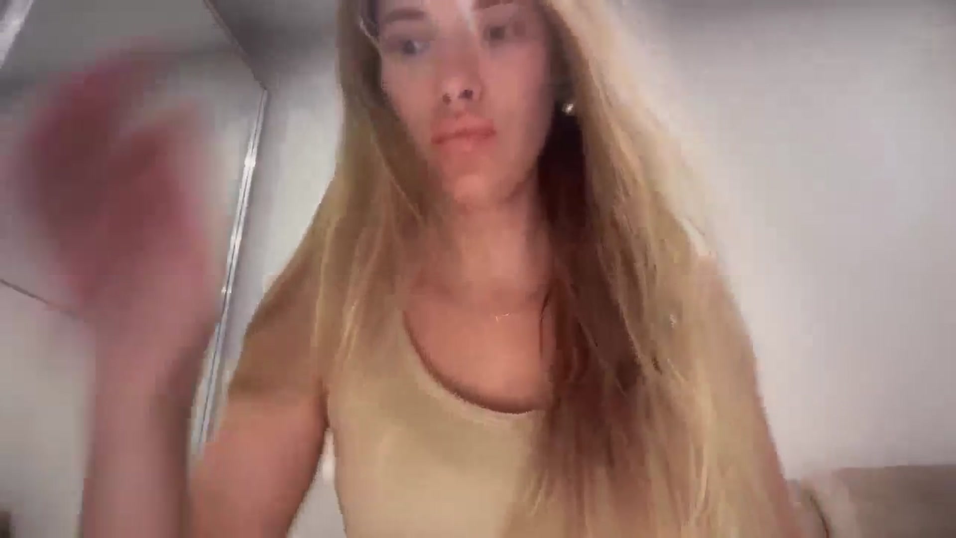 Gallery image thumbnail from SkySunFlower's myfreecams stream on, 07/08/2025, 20:48 image 2 of 20