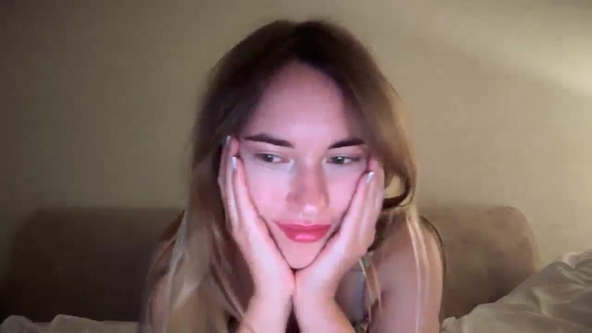 Gallery image thumbnail from SkySunFlower's myfreecams stream on, 07/12/2025, 24:06 image 18 of 20