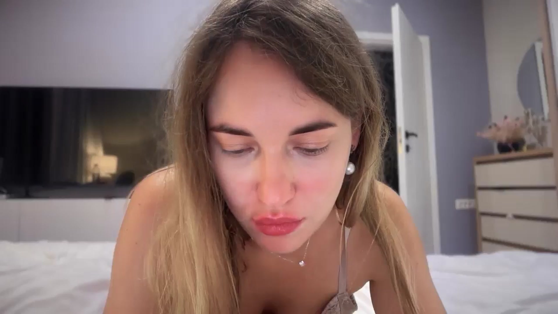 Gallery image thumbnail from SkySunFlower's myfreecams stream on, 07/13/2025, 24:55 image 6 of 20