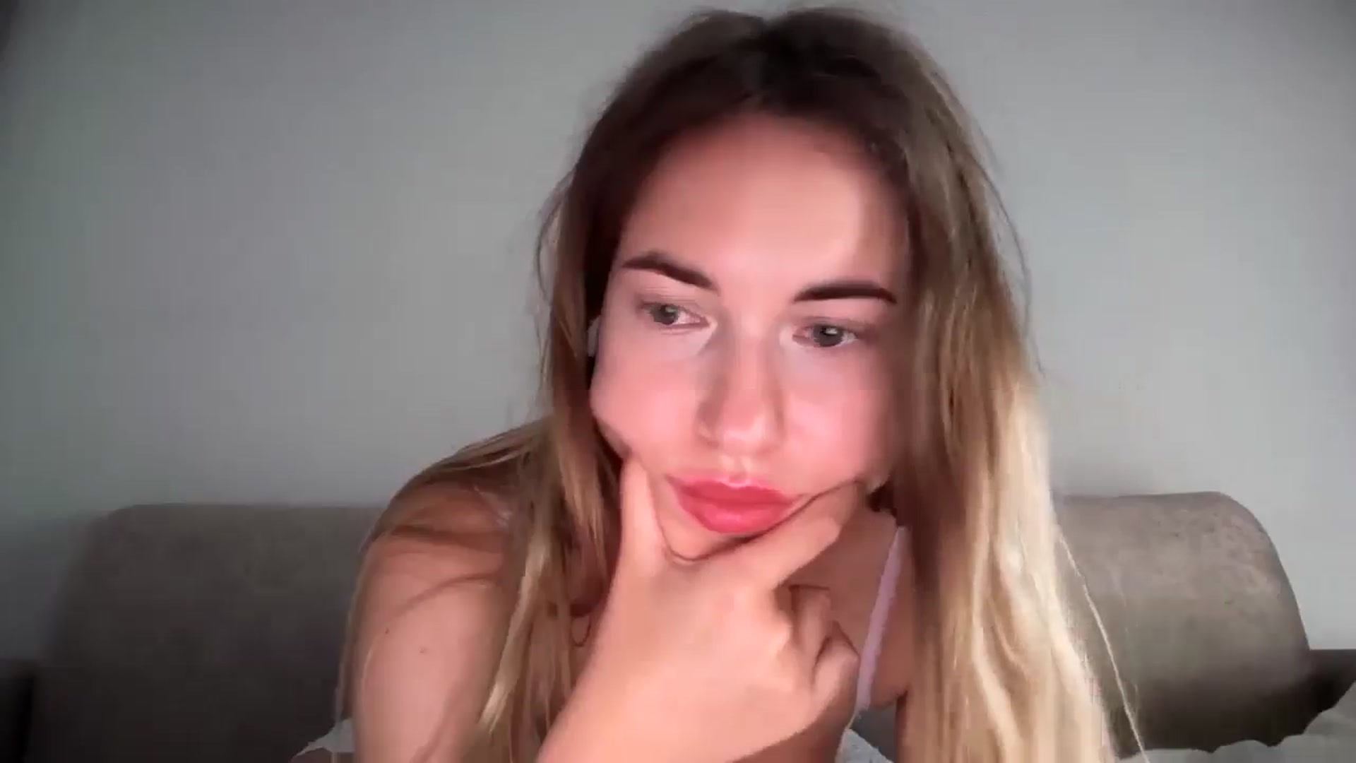 Gallery image thumbnail from SkySunFlower's myfreecams stream on, 07/14/2025, 13:11 image 17 of 20
