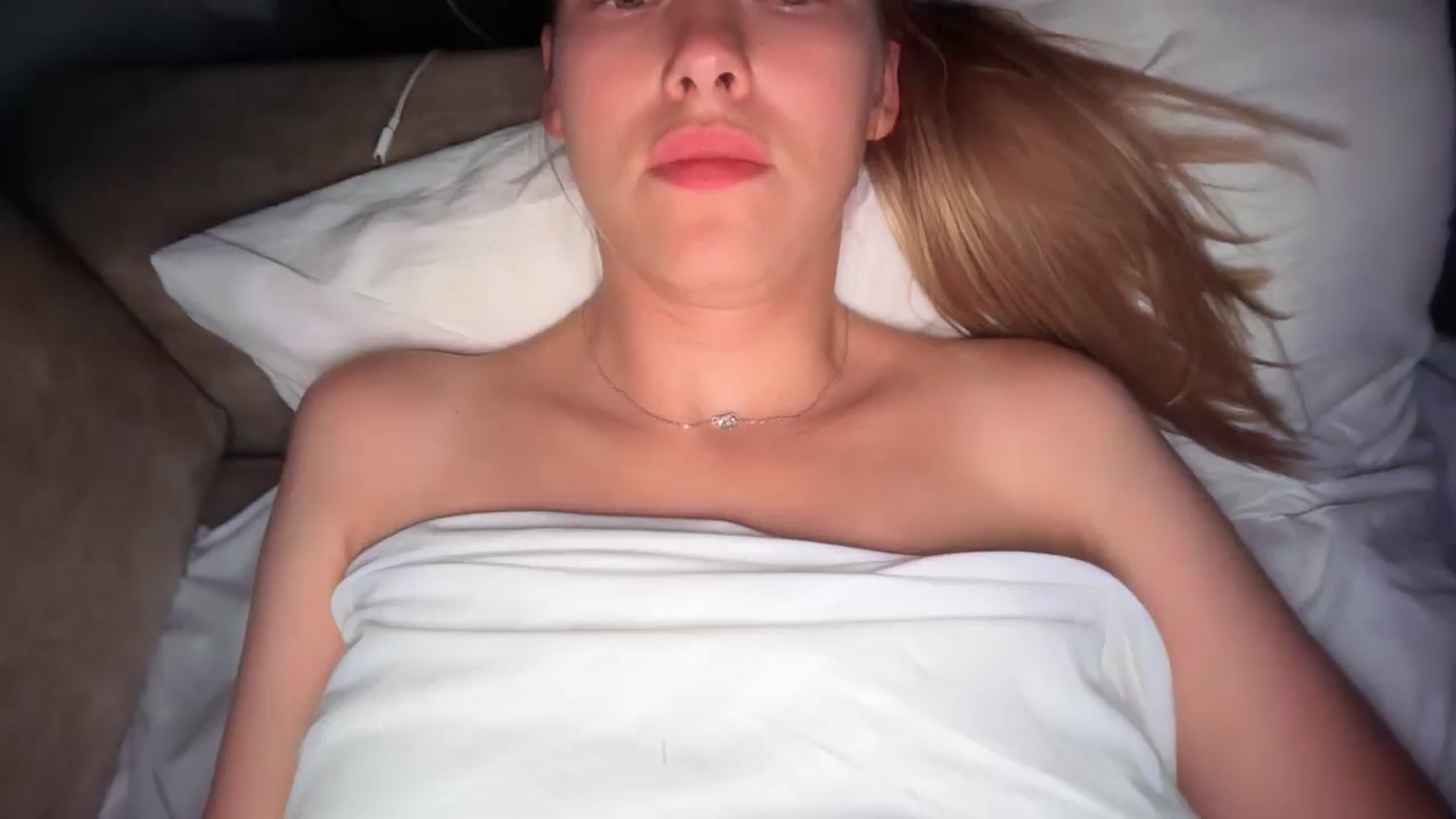 Gallery image thumbnail from SkySunFlower's myfreecams stream on, 07/15/2025, 08:11 image 8 of 20