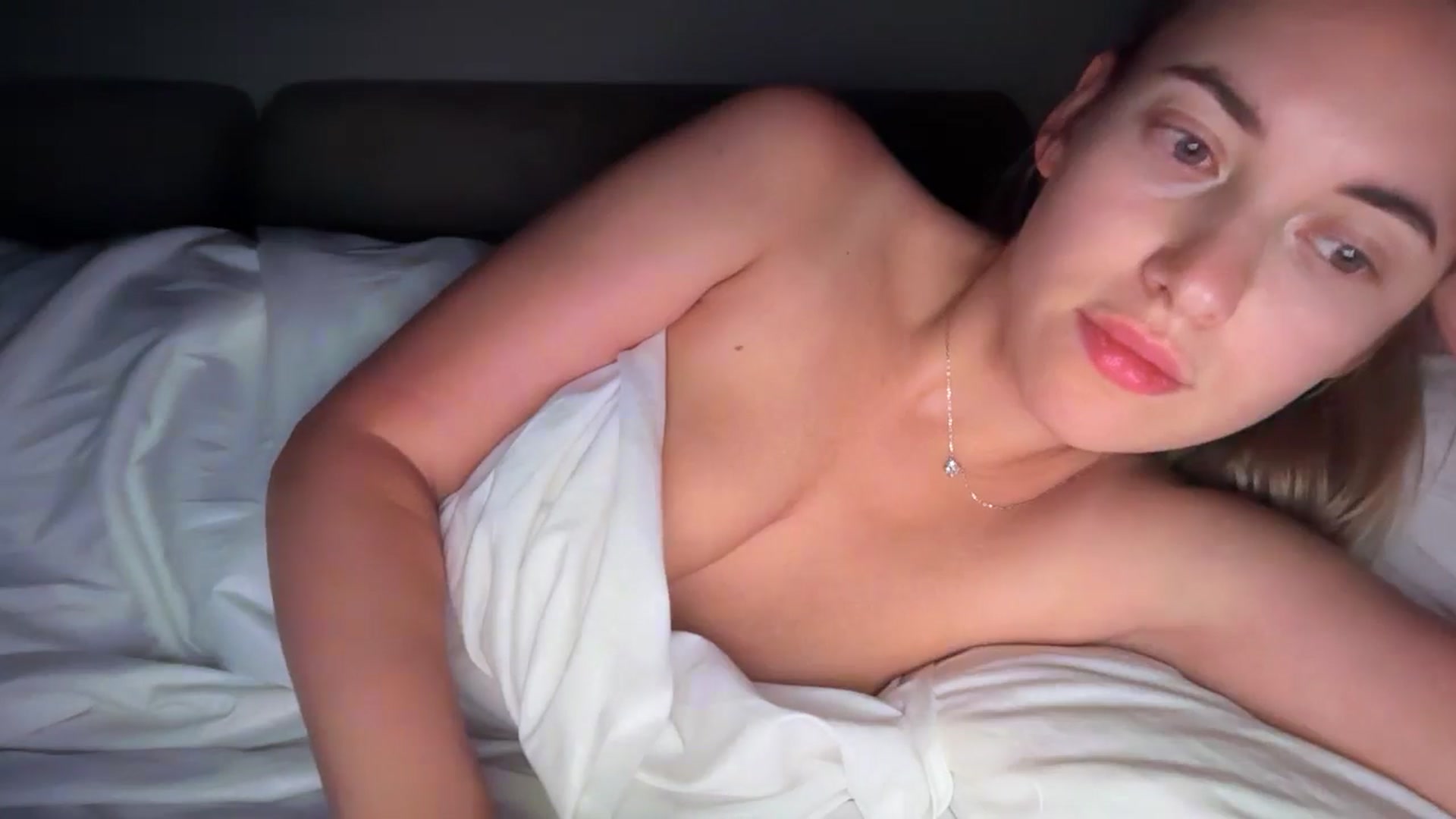 Gallery image thumbnail from SkySunFlower's myfreecams stream on, 07/15/2025, 08:11 image 14 of 20