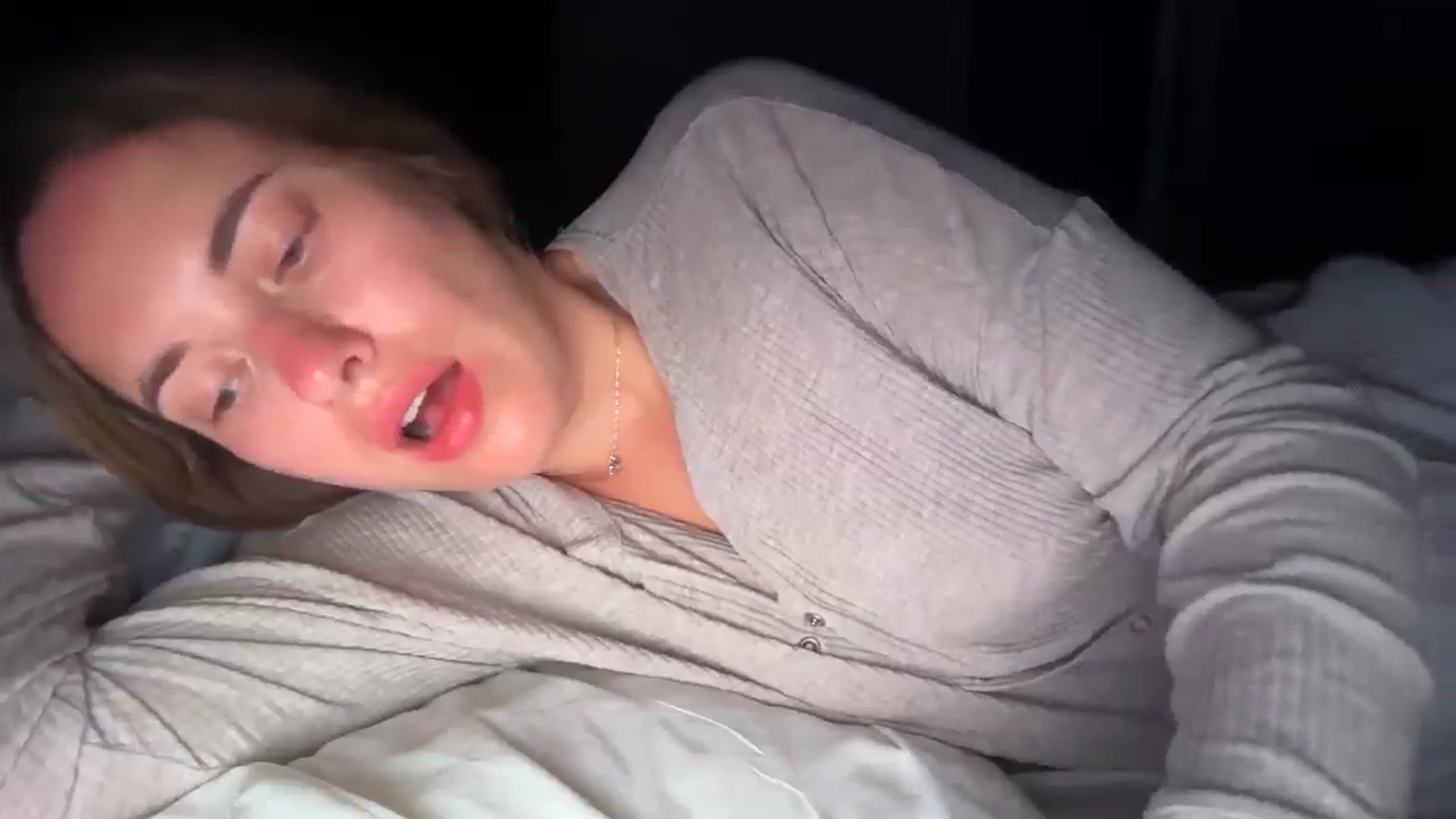 Gallery image thumbnail from SkySunFlower's myfreecams stream on, 07/18/2025, 23:22 image 9 of 20