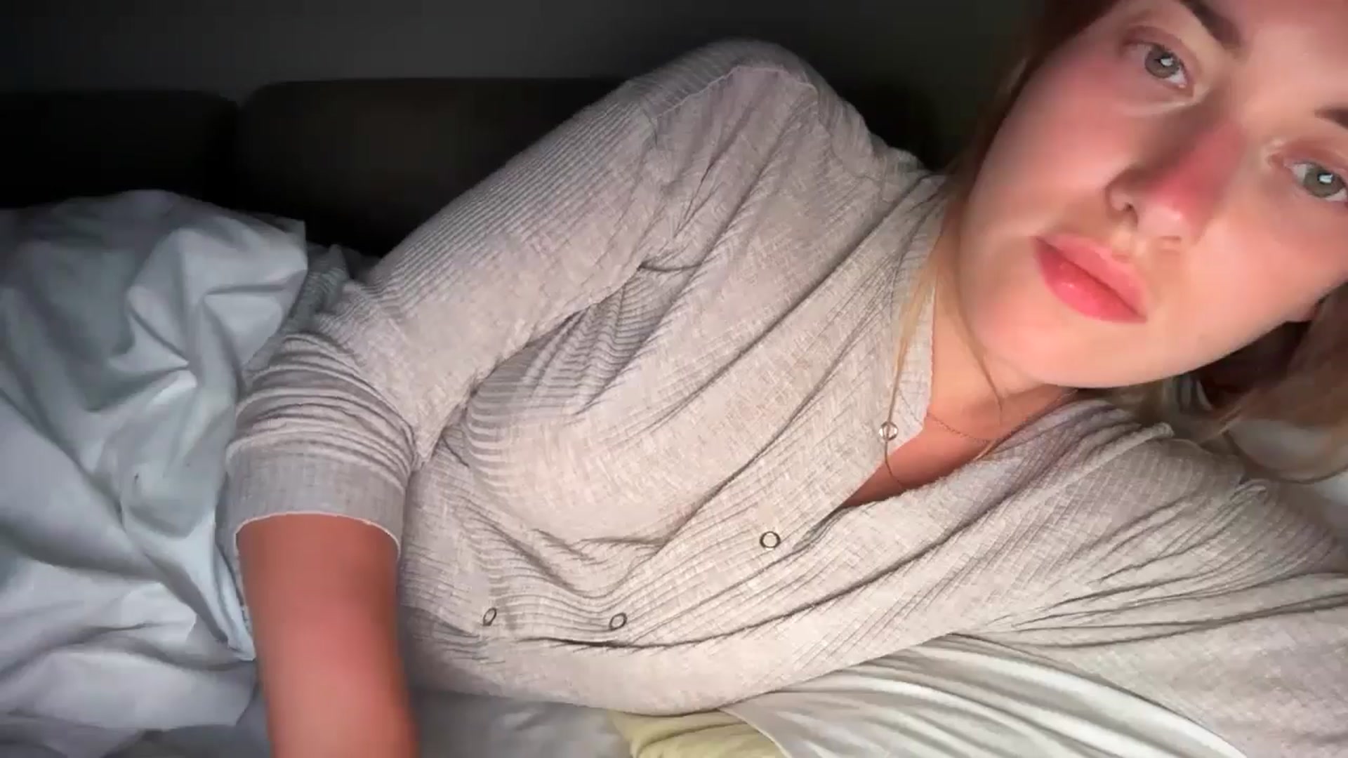 Gallery image thumbnail from SkySunFlower's myfreecams stream on, 07/19/2025, 05:05 image 12 of 20