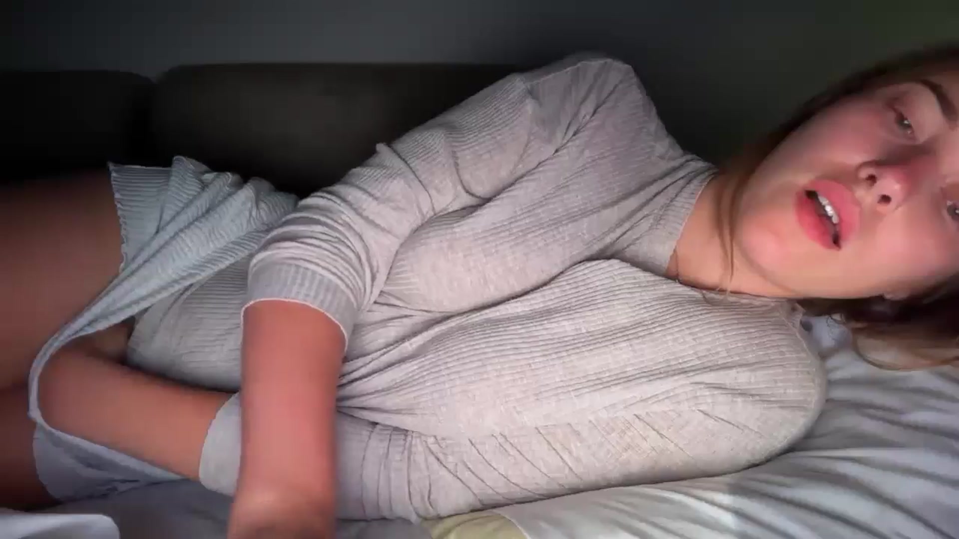 Gallery image thumbnail from SkySunFlower's myfreecams stream on, 07/19/2025, 05:05 image 8 of 20
