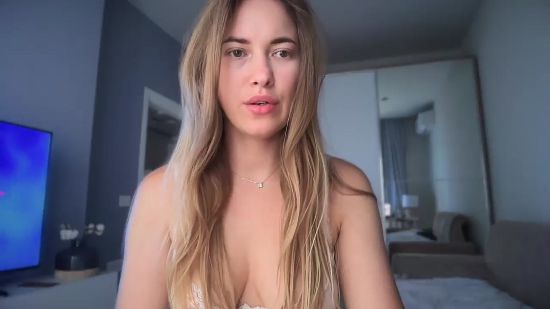 Gallery image thumbnail from SkySunFlower's myfreecams stream on, 07/21/2025, 12:29 image 10 of 20