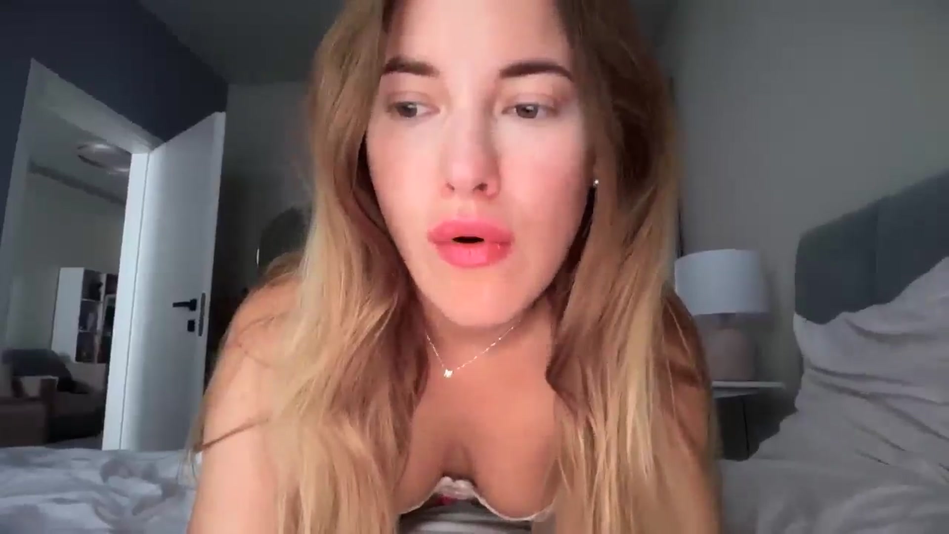 Gallery image thumbnail from SkySunFlower's myfreecams stream on, 07/22/2025, 08:59 image 3 of 20