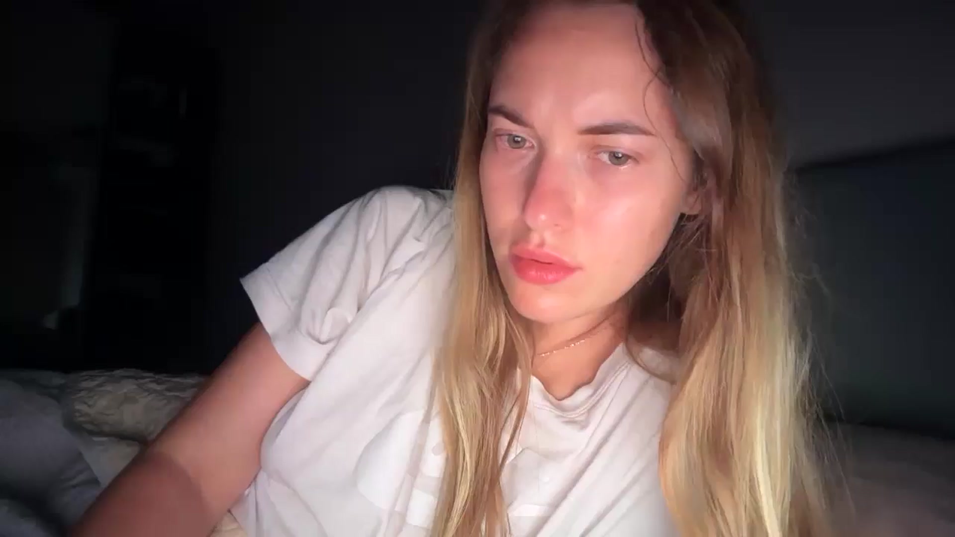 Gallery image thumbnail from SkySunFlower's myfreecams stream on, 07/22/2025, 23:01 image 15 of 20