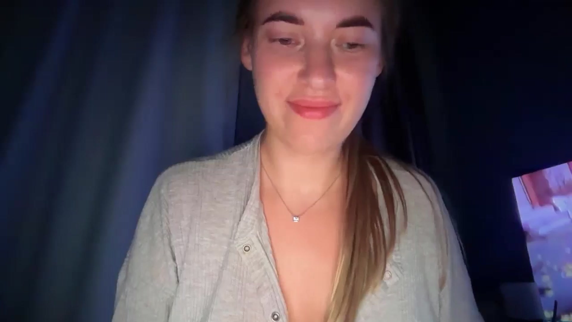 Gallery image thumbnail from SkySunFlower's myfreecams stream on, 07/26/2025, 24:01 image 12 of 20