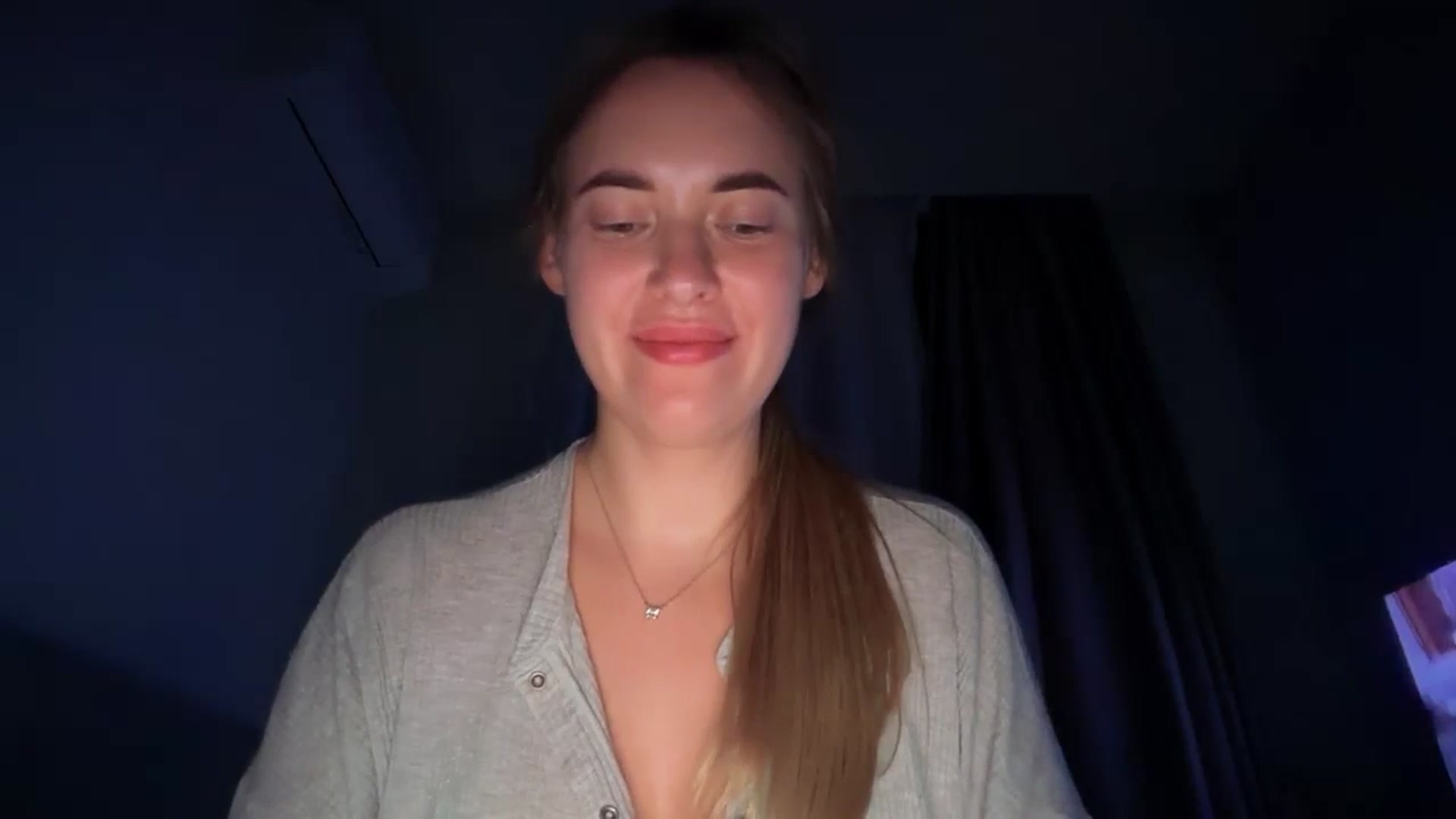 Gallery image thumbnail from SkySunFlower's myfreecams stream on, 07/26/2025, 24:01 image 19 of 20