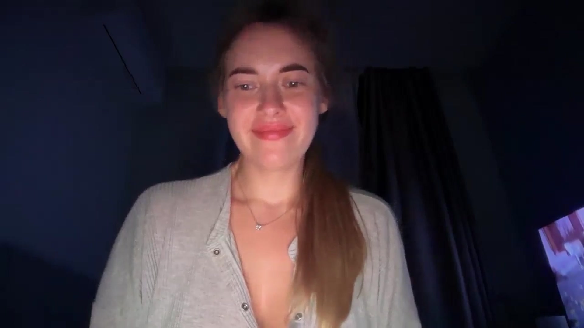 Gallery image thumbnail from SkySunFlower's myfreecams stream on, 07/26/2025, 24:01 image 18 of 20