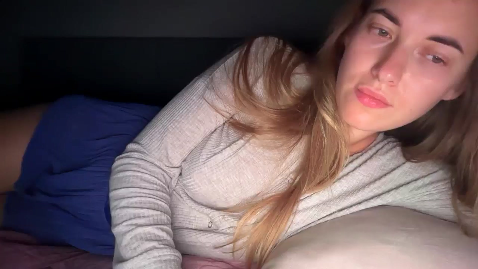 Gallery image thumbnail from SkySunFlower's myfreecams stream on, 07/27/2025, 03:13 image 13 of 20