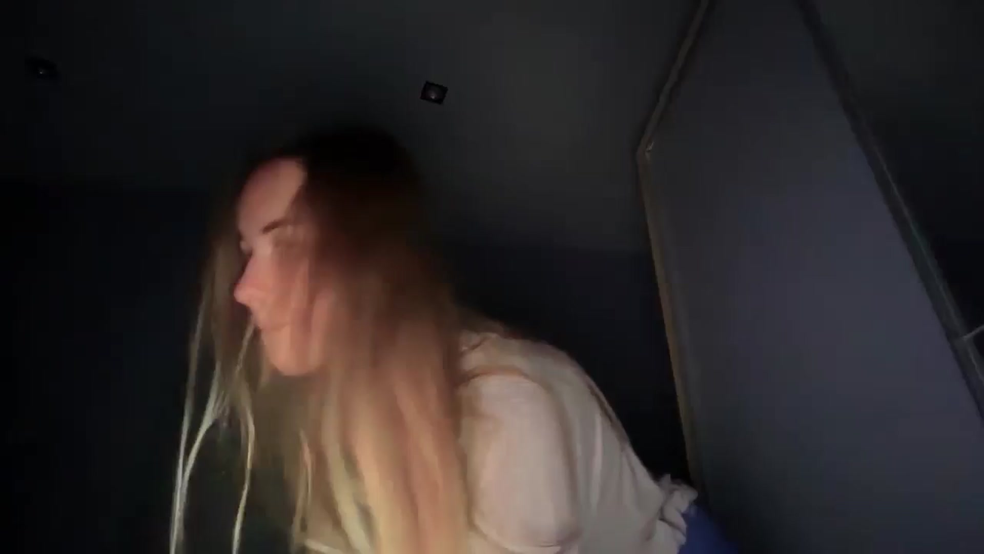 Gallery image thumbnail from SkySunFlower's myfreecams stream on, 07/27/2025, 03:32 image 1 of 20