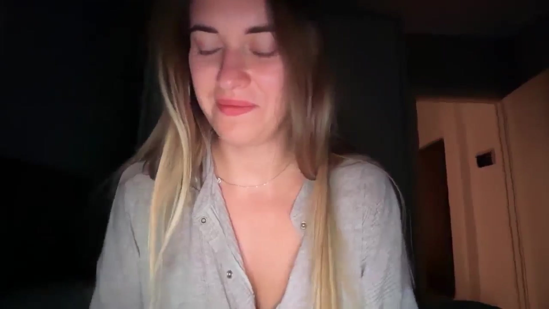 Gallery image thumbnail from SkySunFlower's myfreecams stream on, 07/29/2025, 04:10 image 16 of 20