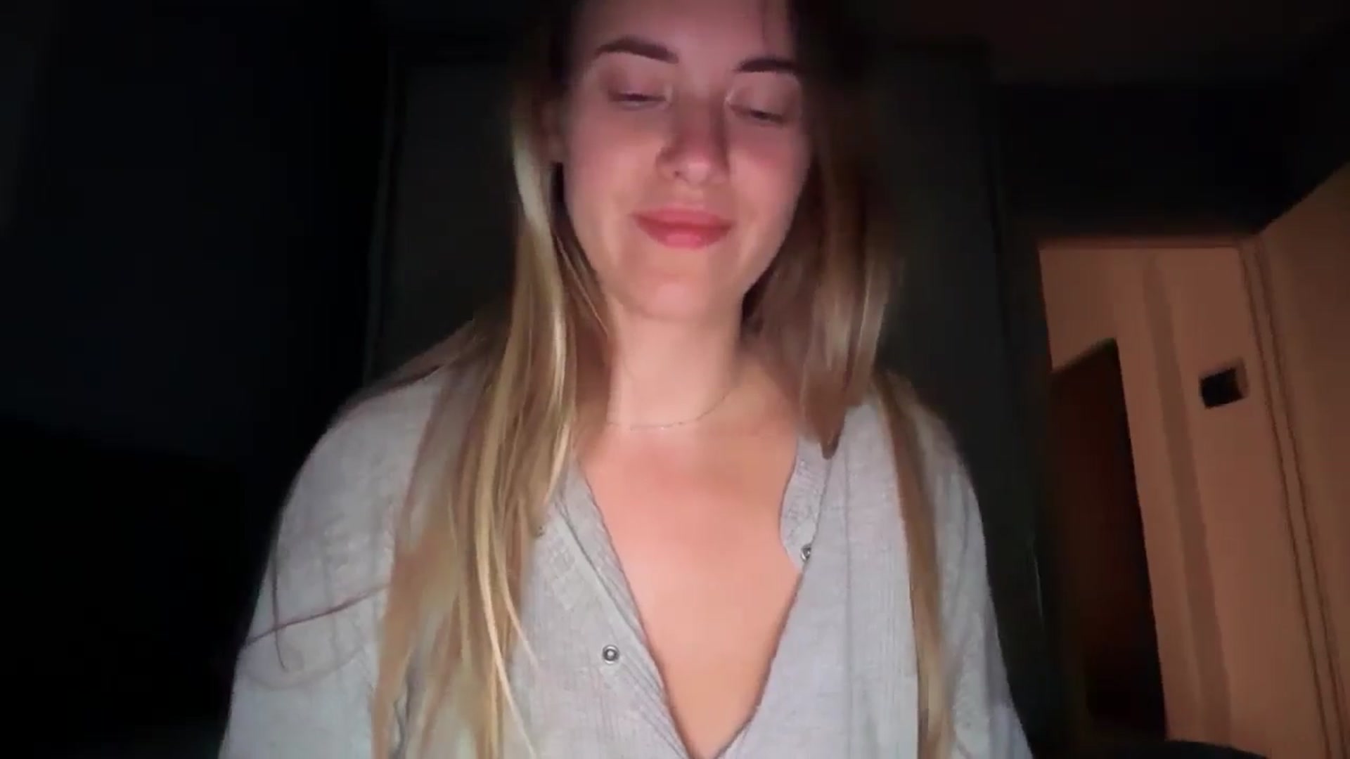 Gallery image thumbnail from SkySunFlower's myfreecams stream on, 07/29/2025, 04:10 image 15 of 20