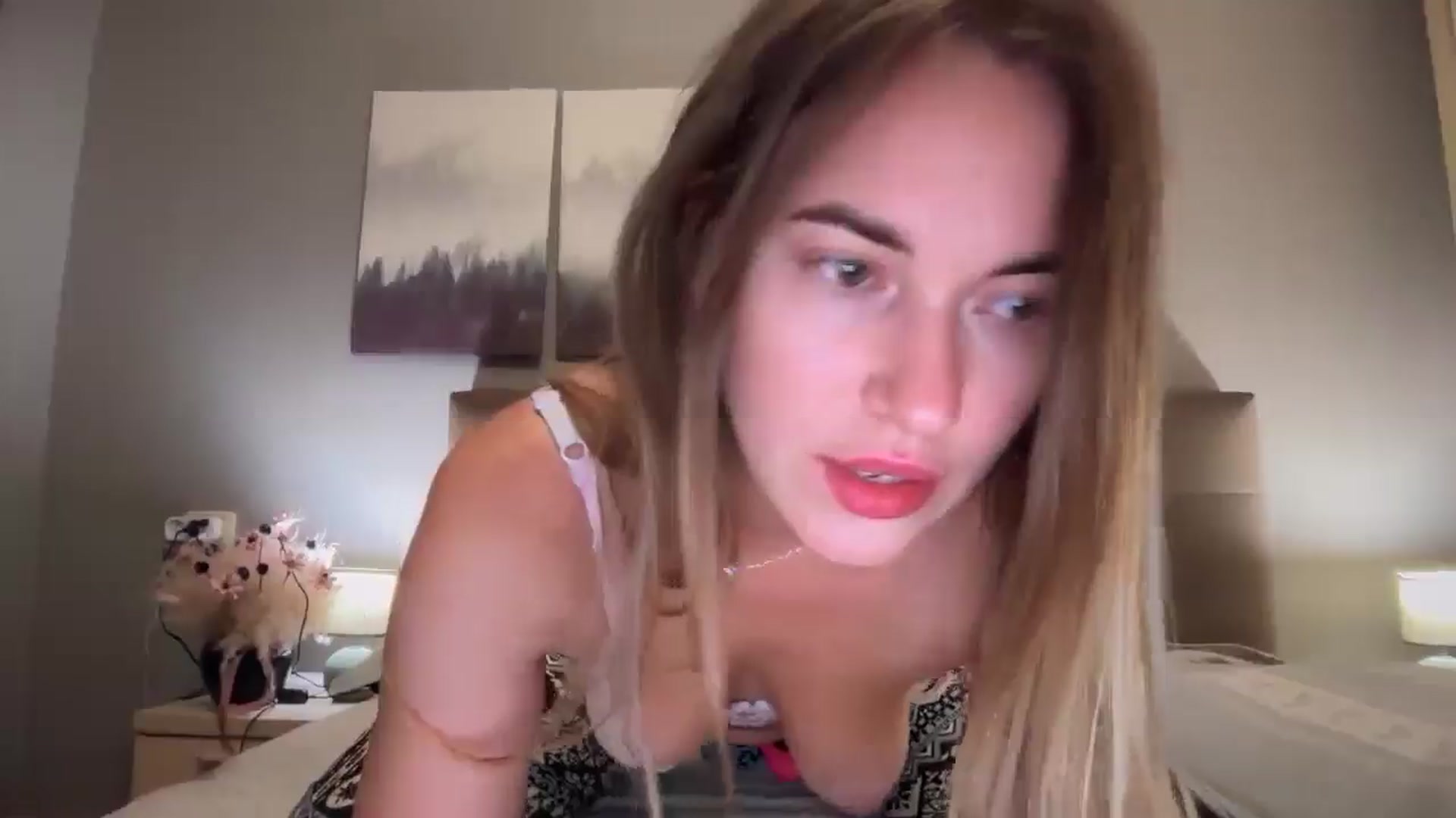 Gallery image thumbnail from SkySunFlower's myfreecams stream on, 07/30/2025, 22:31 image 18 of 20