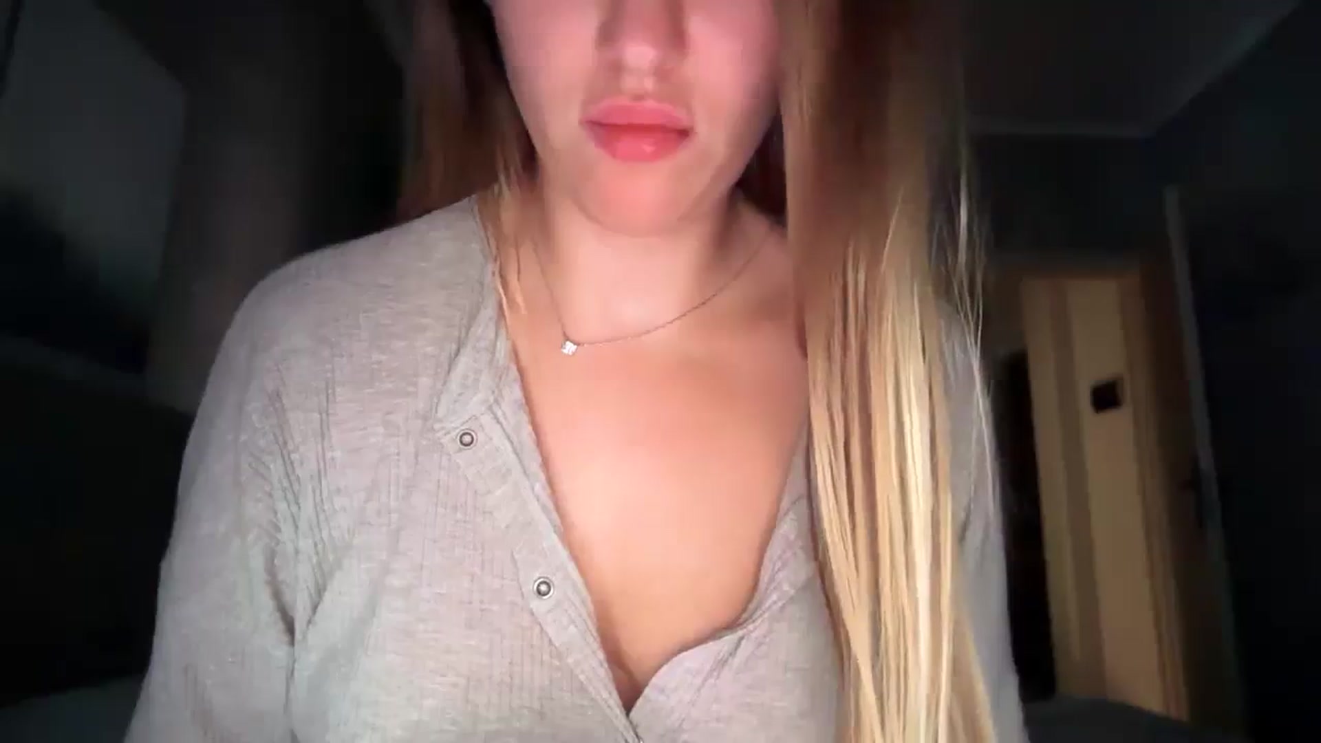 Gallery image thumbnail from SkySunFlower's myfreecams stream on, 07/31/2025, 15:33 image 6 of 20