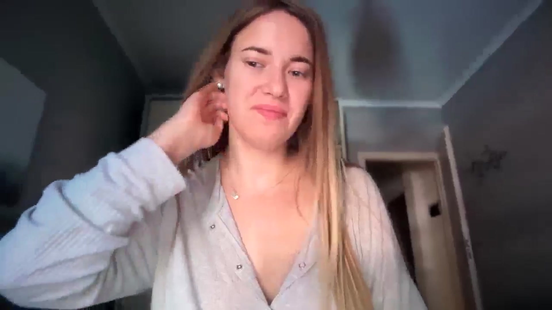 Gallery image thumbnail from SkySunFlower's myfreecams stream on, 07/31/2025, 15:33 image 13 of 20