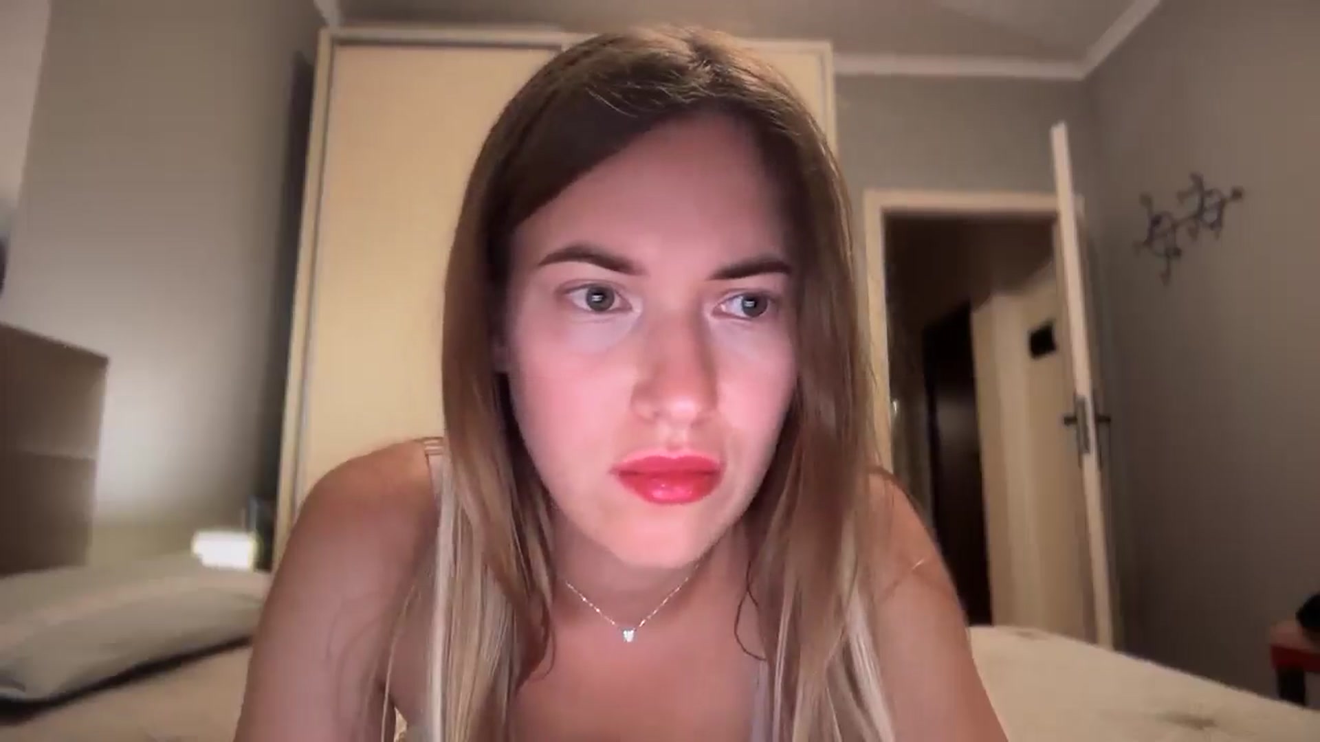 Gallery image thumbnail from SkySunFlower's myfreecams stream on, 08/02/2025, 23:15 image 15 of 20