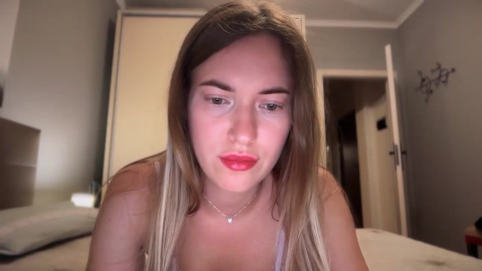 Gallery image thumbnail from SkySunFlower's myfreecams stream on, 08/02/2025, 23:15 image 14 of 20
