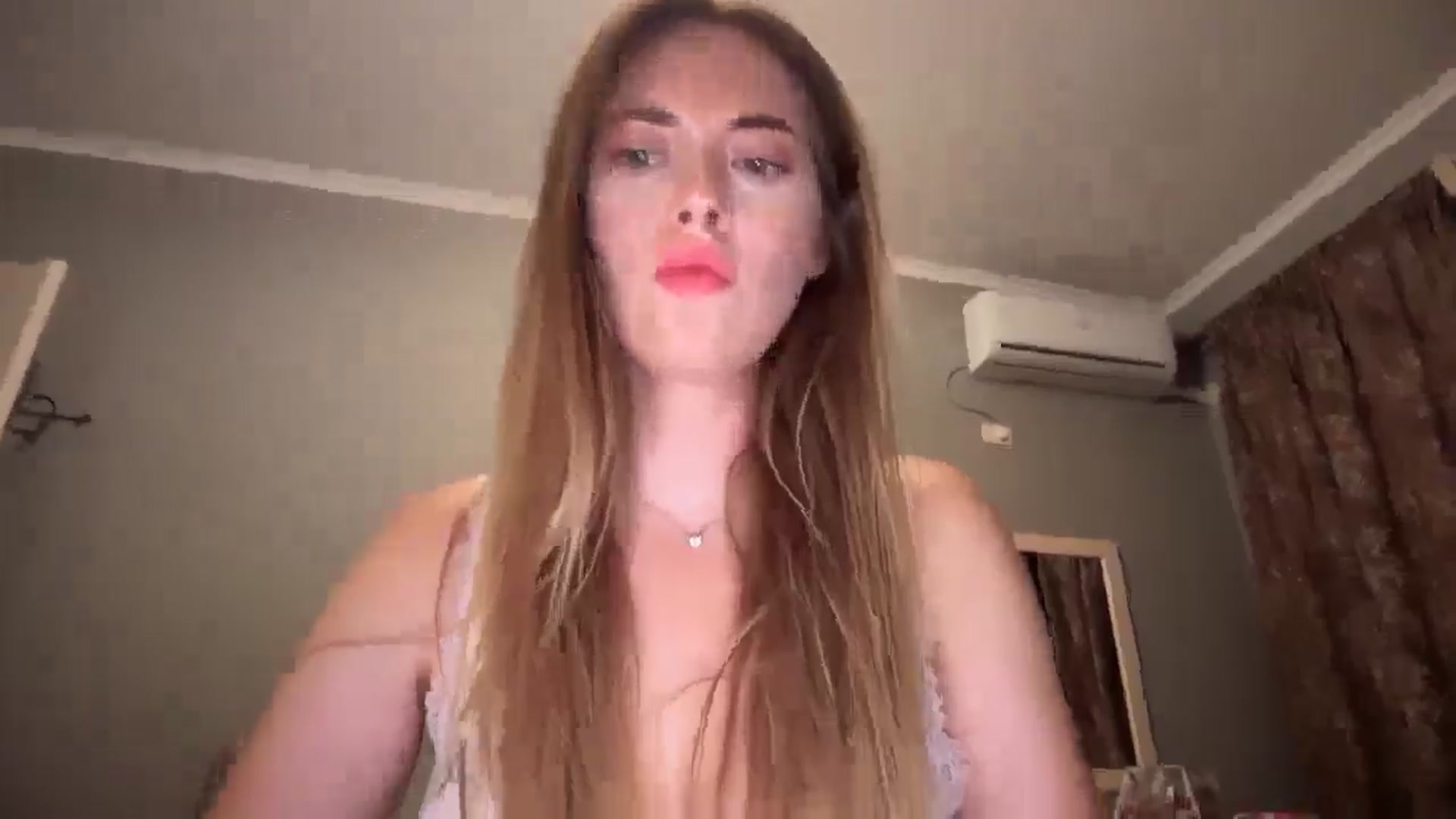 Gallery image thumbnail from SkySunFlower's myfreecams stream on, 08/03/2025, 23:58 image 14 of 20