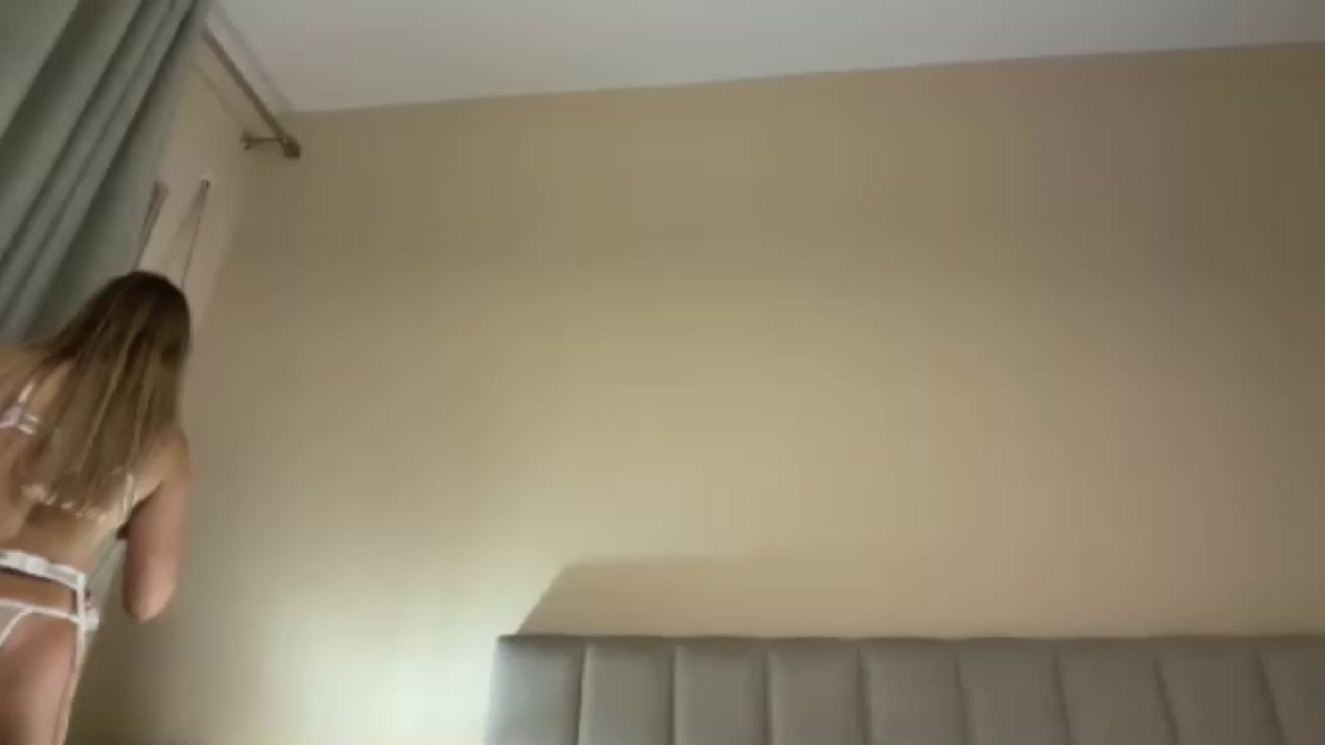 Gallery image thumbnail from SkySunFlower's myfreecams stream on, 08/04/2025, 22:13 image 11 of 20