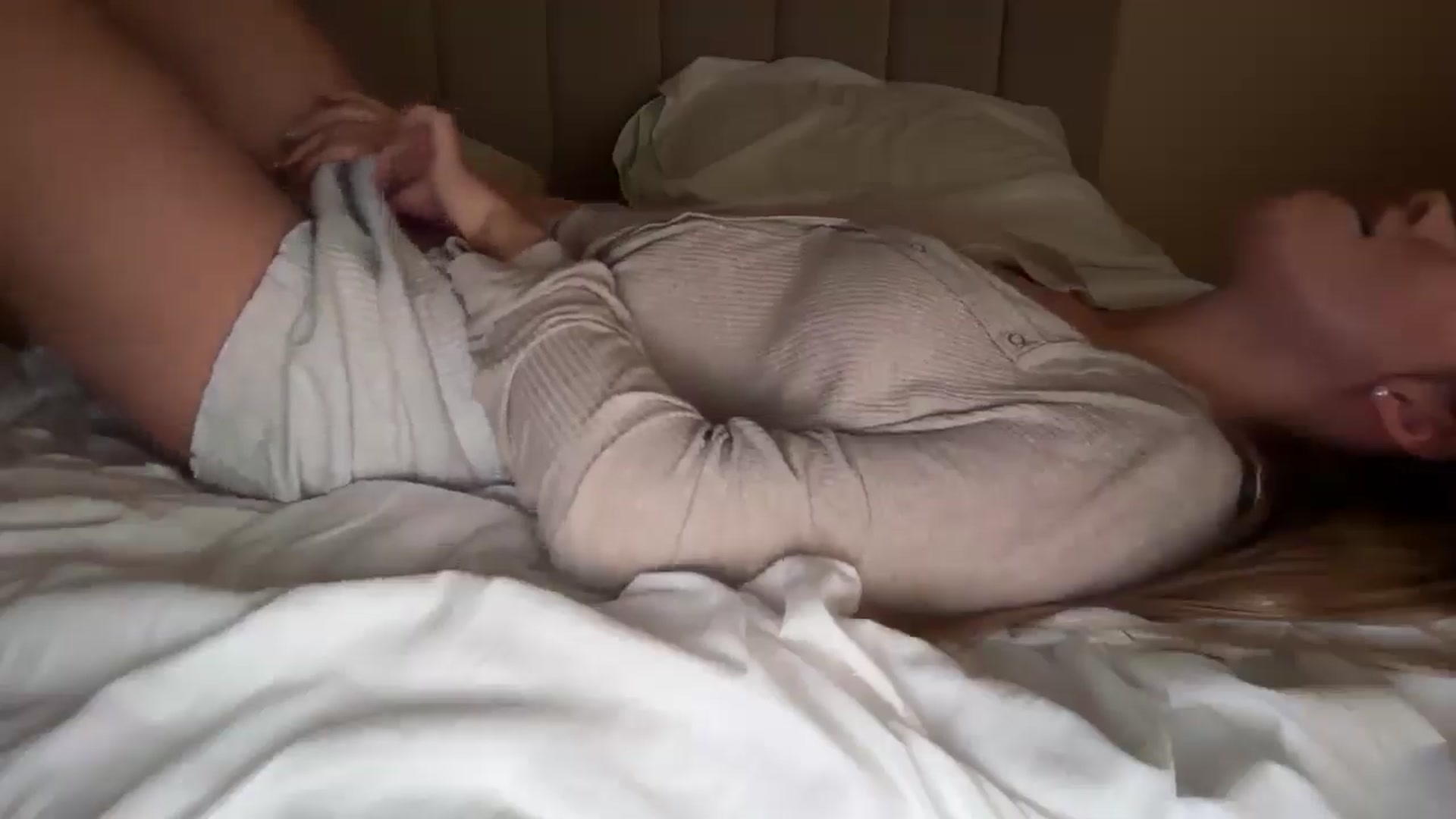 Gallery image thumbnail from SkySunFlower's myfreecams stream on, 08/05/2025, 10:10 image 8 of 20