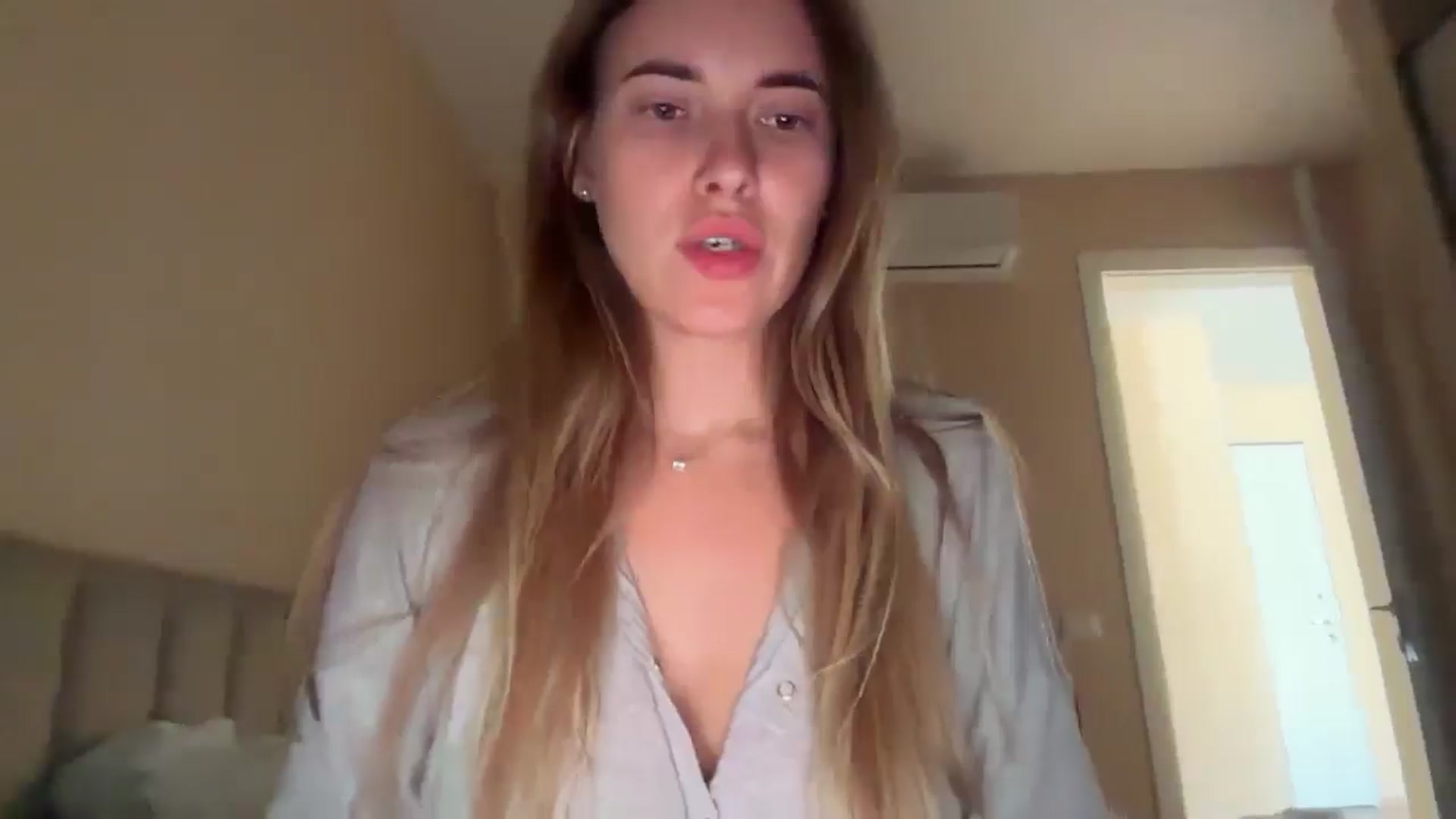 Gallery image thumbnail from SkySunFlower's myfreecams stream on, 08/05/2025, 10:10 image 6 of 20