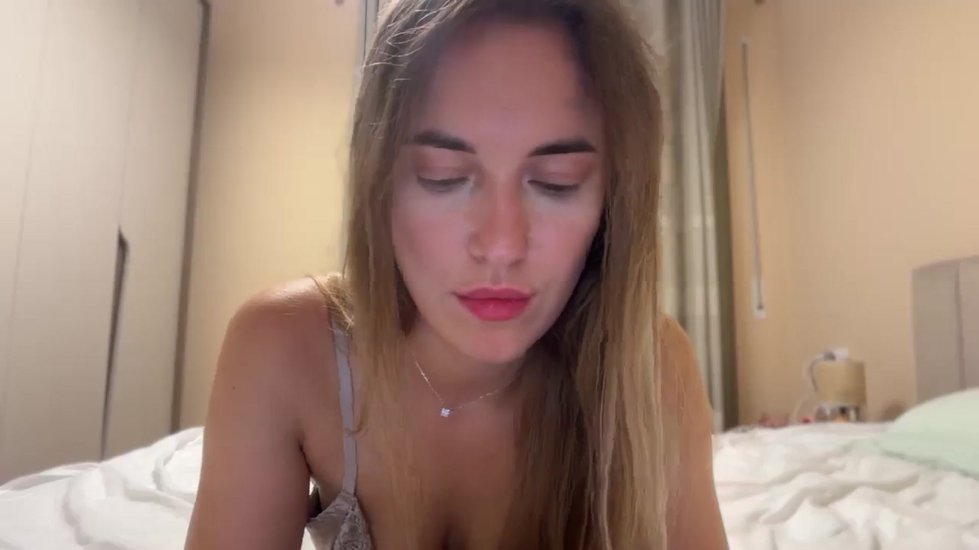 Gallery image thumbnail from SkySunFlower's myfreecams stream on, 08/06/2025, 24:42 image 4 of 20