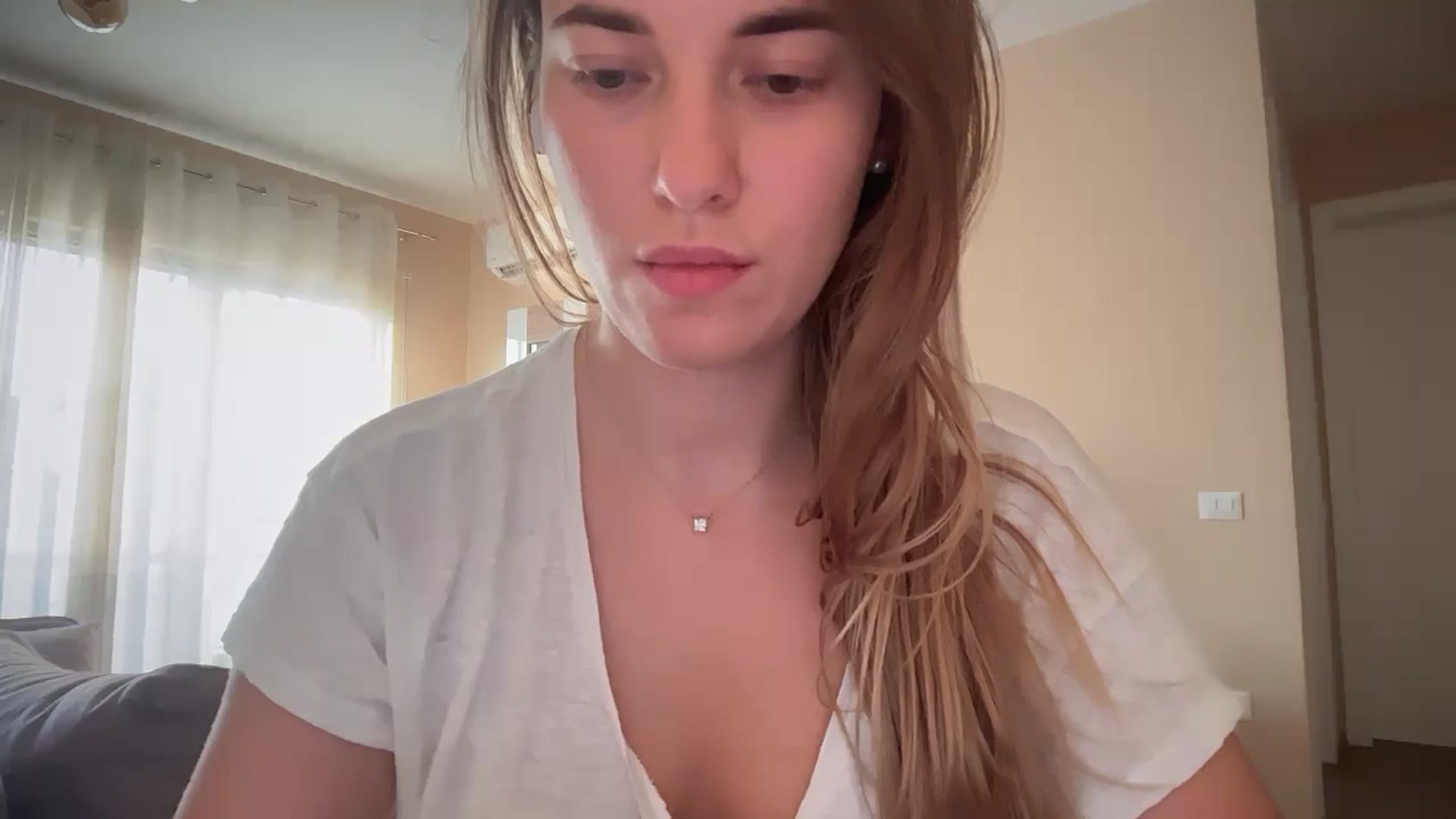 Gallery image thumbnail from SkySunFlower's myfreecams stream on, 08/07/2025, 16:50 image 16 of 20