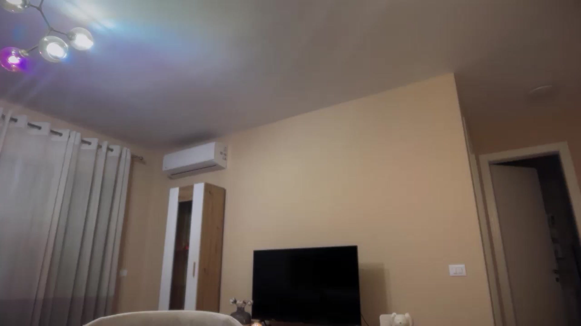 Gallery image thumbnail from SkySunFlower's myfreecams stream on, 08/09/2025, 24:01 image 18 of 20