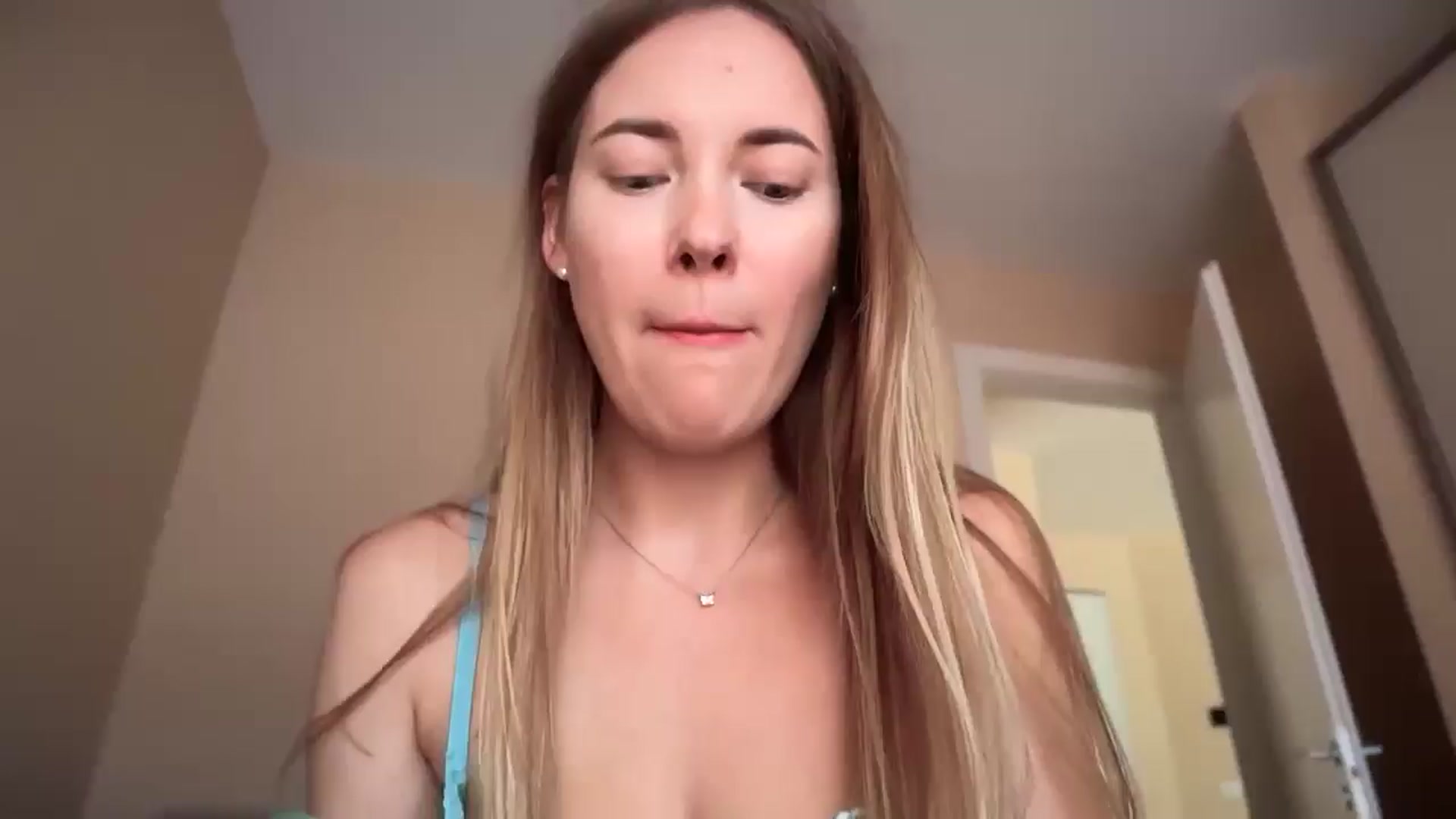 Gallery image thumbnail from SkySunFlower's myfreecams stream on, 08/10/2025, 16:53 image 12 of 20