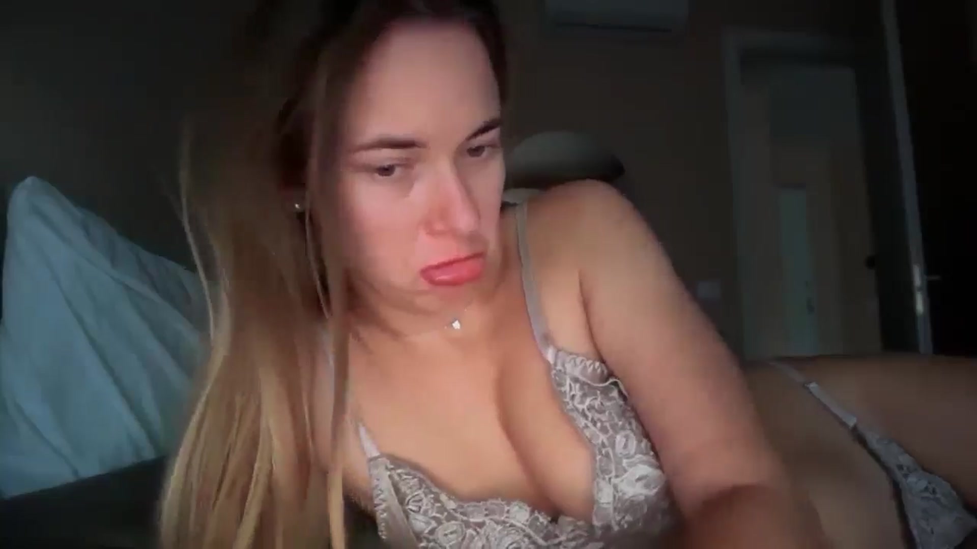 Gallery image thumbnail from SkySunFlower's myfreecams stream on, 08/11/2025, 17:58 image 15 of 20