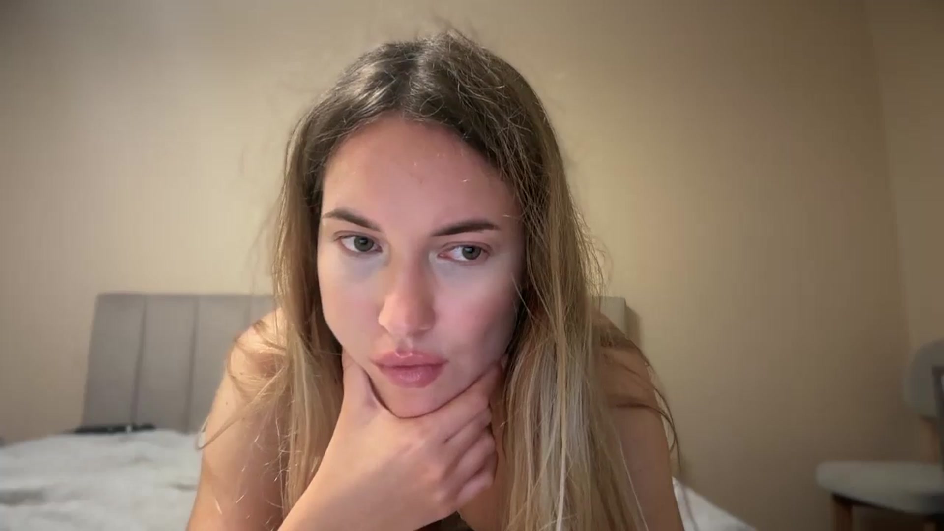 Gallery image thumbnail from SkySunFlower's myfreecams stream on, 08/15/2025, 22:01 image 3 of 20
