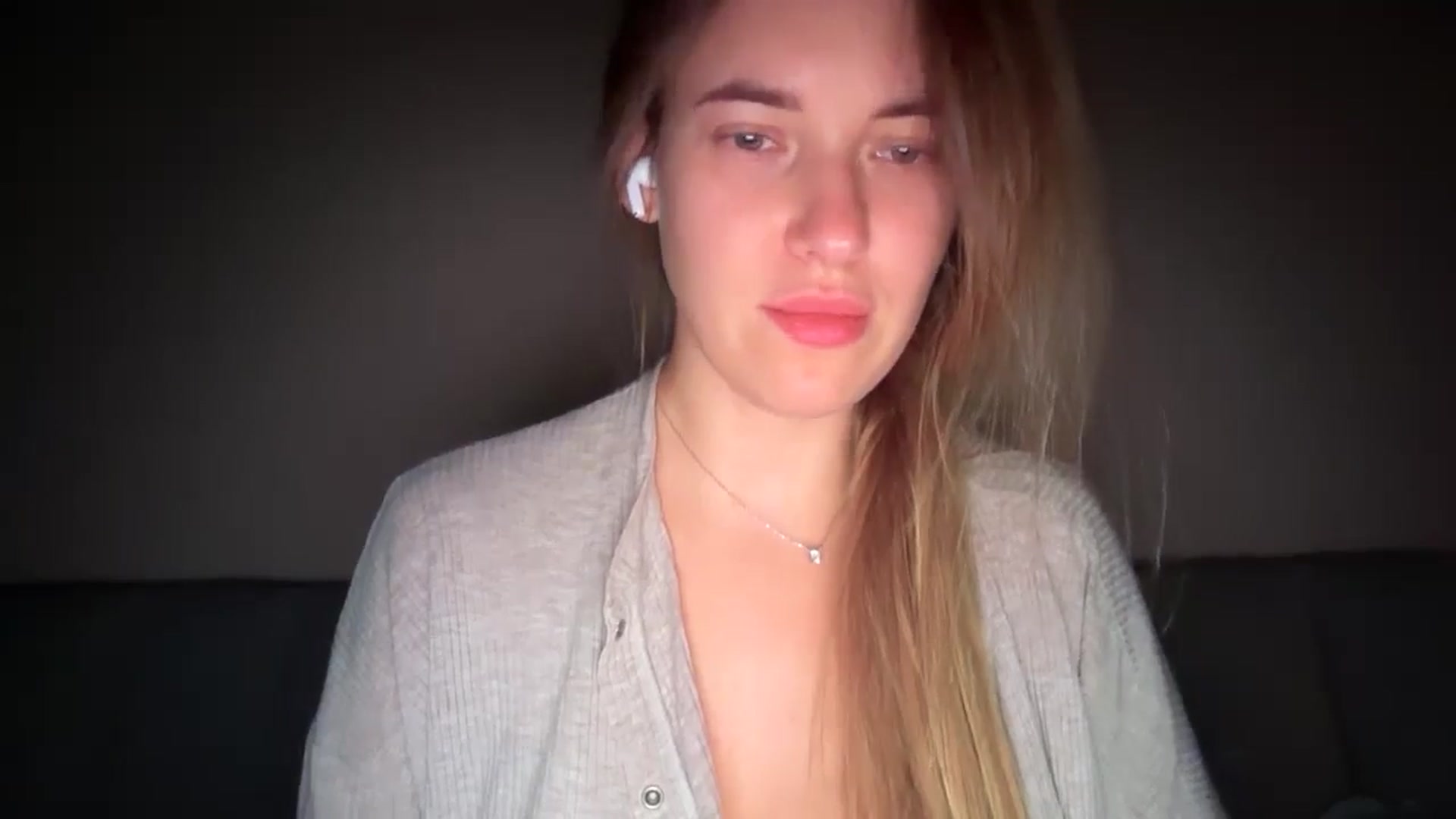 Gallery image thumbnail from SkySunFlower's myfreecams stream on, 08/18/2025, 07:22 image 18 of 20