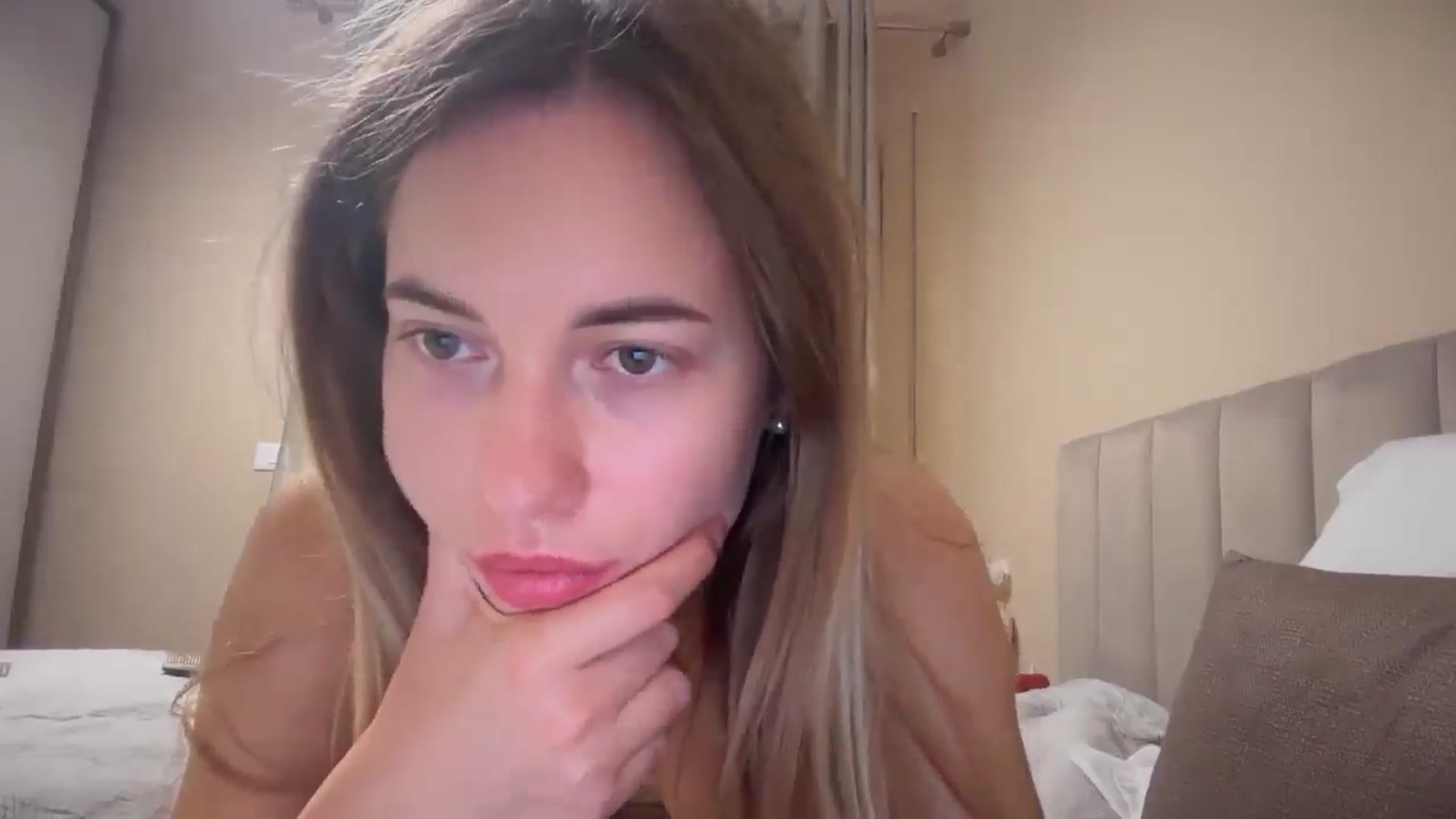 Gallery image thumbnail from SkySunFlower's myfreecams stream on, 08/19/2025, 03:37 image 10 of 20